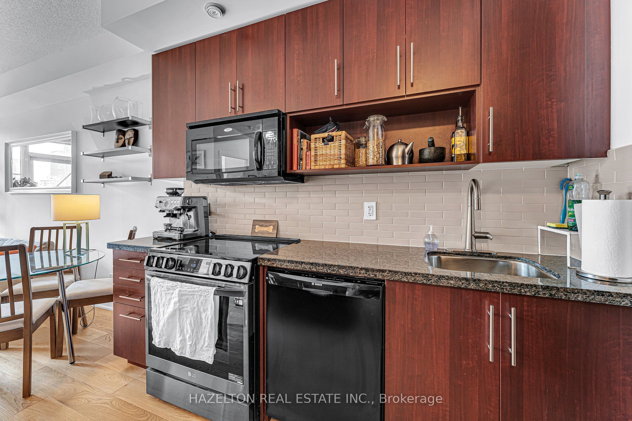 120 Homewood Avenue 1510, Toronto, ON M4Y 2J3 photo 5