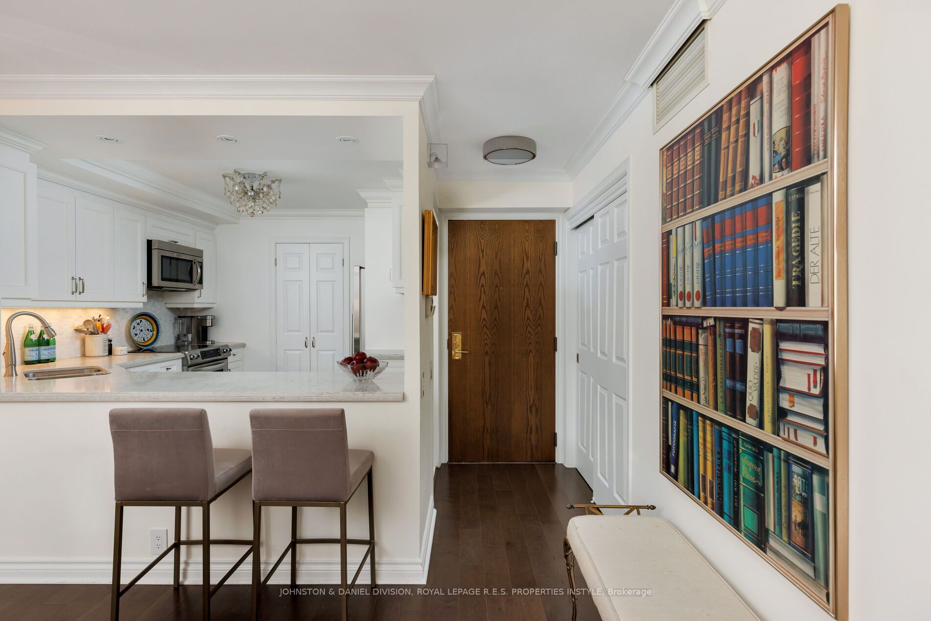 1177 Yonge Street 205, Toronto, ON M4T 2Y4 photo 3