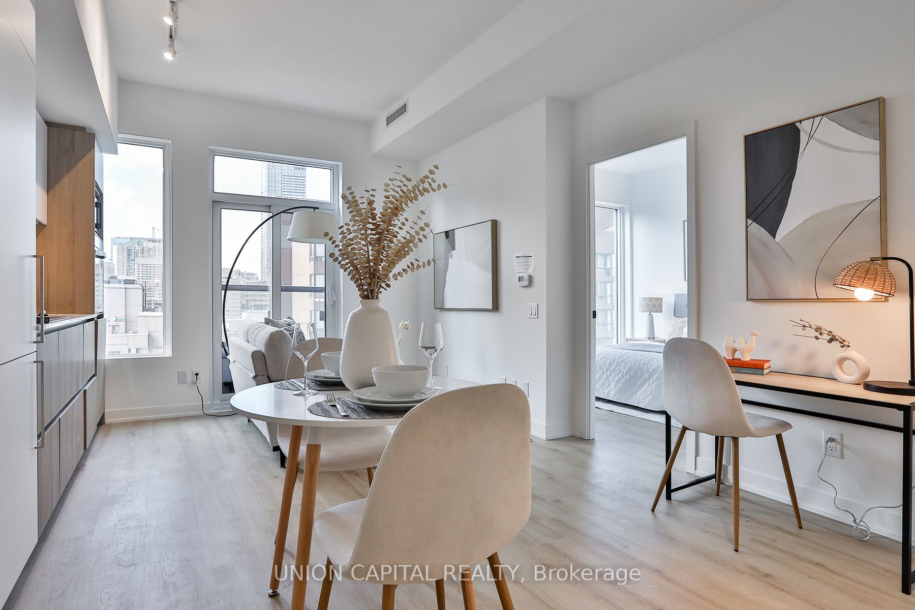 319 Jarvis Street 1005, Toronto, ON M5B 0C8 photo 3
