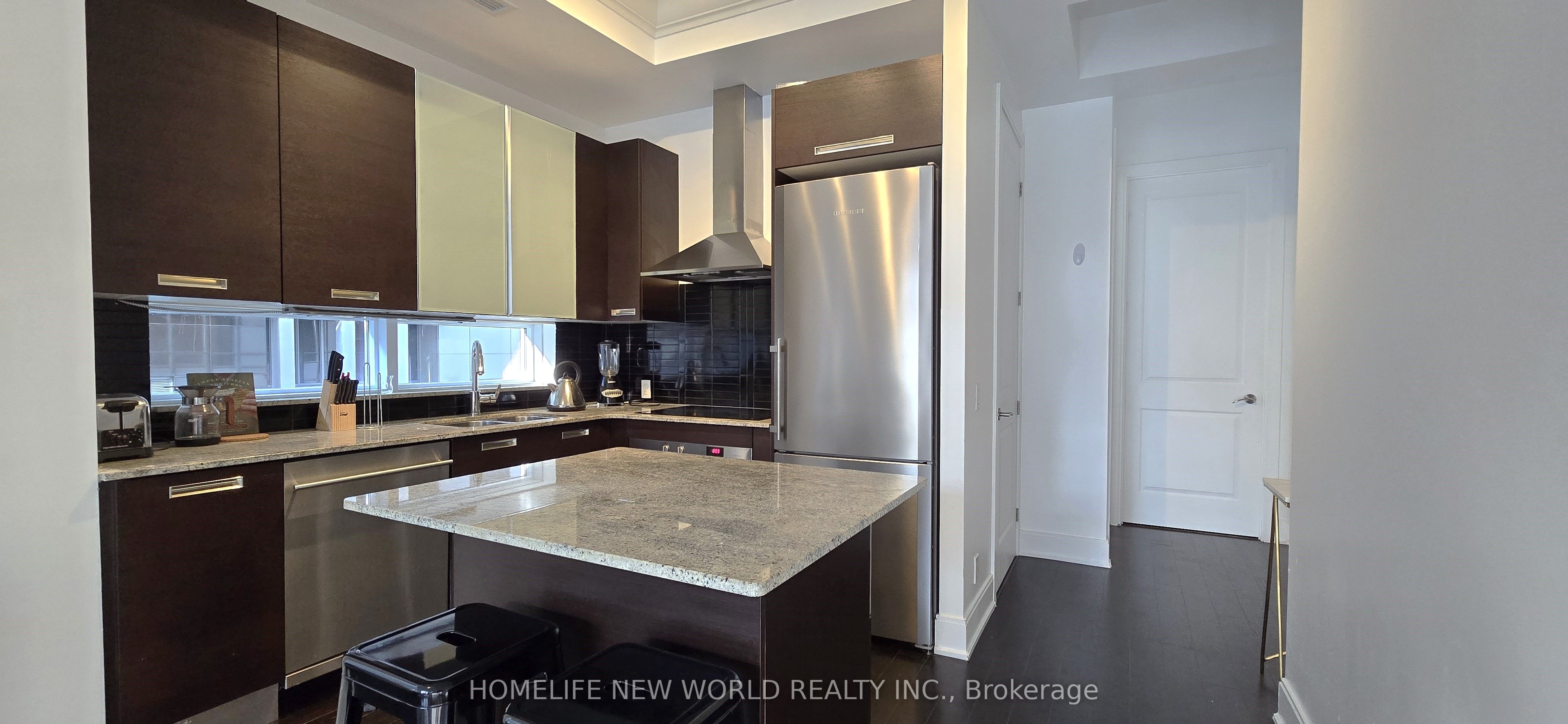 21 Balmuto Street 605, Toronto, ON M4Y 1W4 photo 2