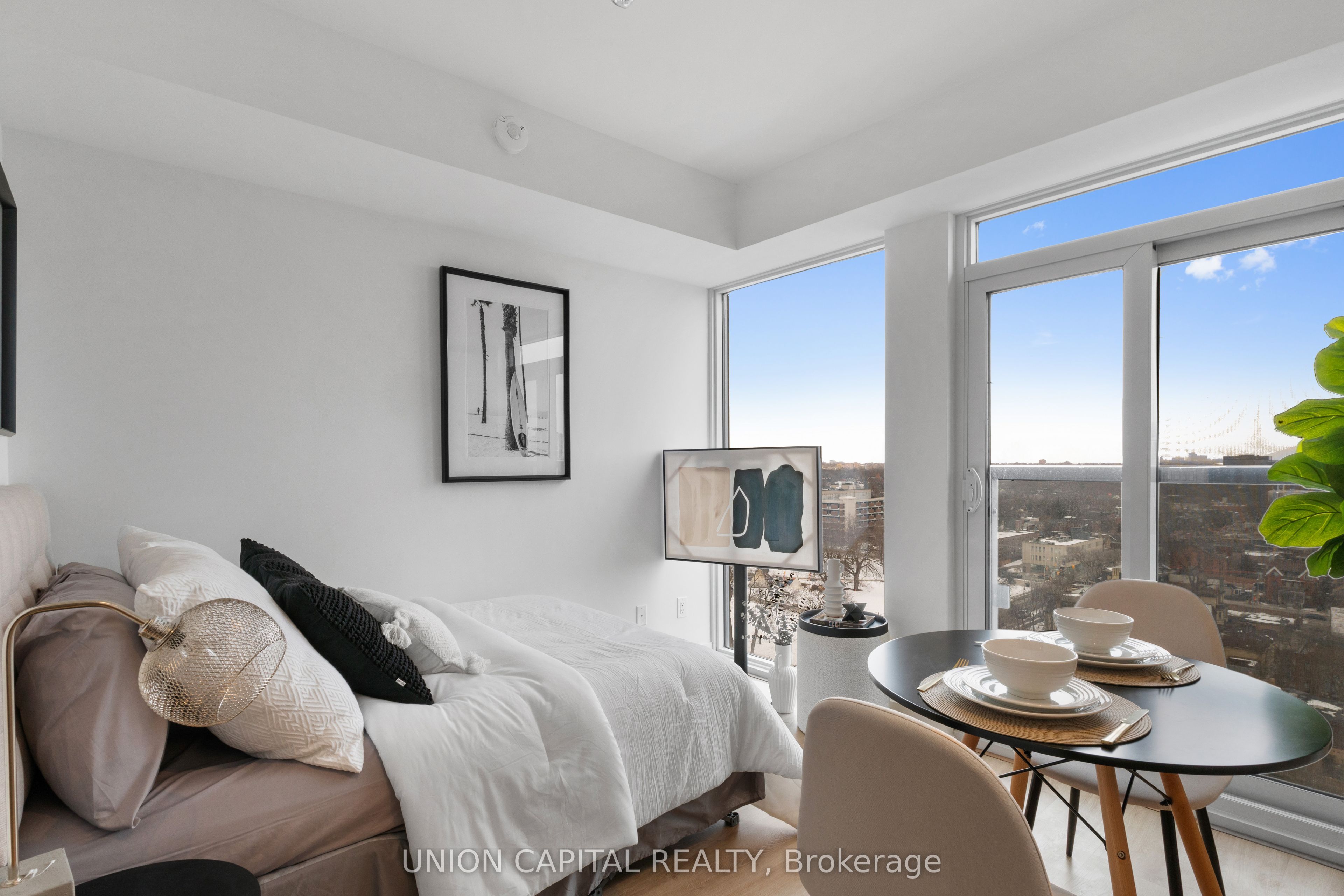 319 Jarvis Street 1612, Toronto, ON M5B 0C8 photo 4