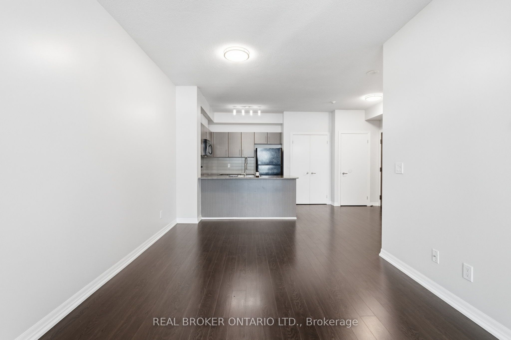 12 Yonge Street 415, Toronto, ON M5E 1Z9 photo 4