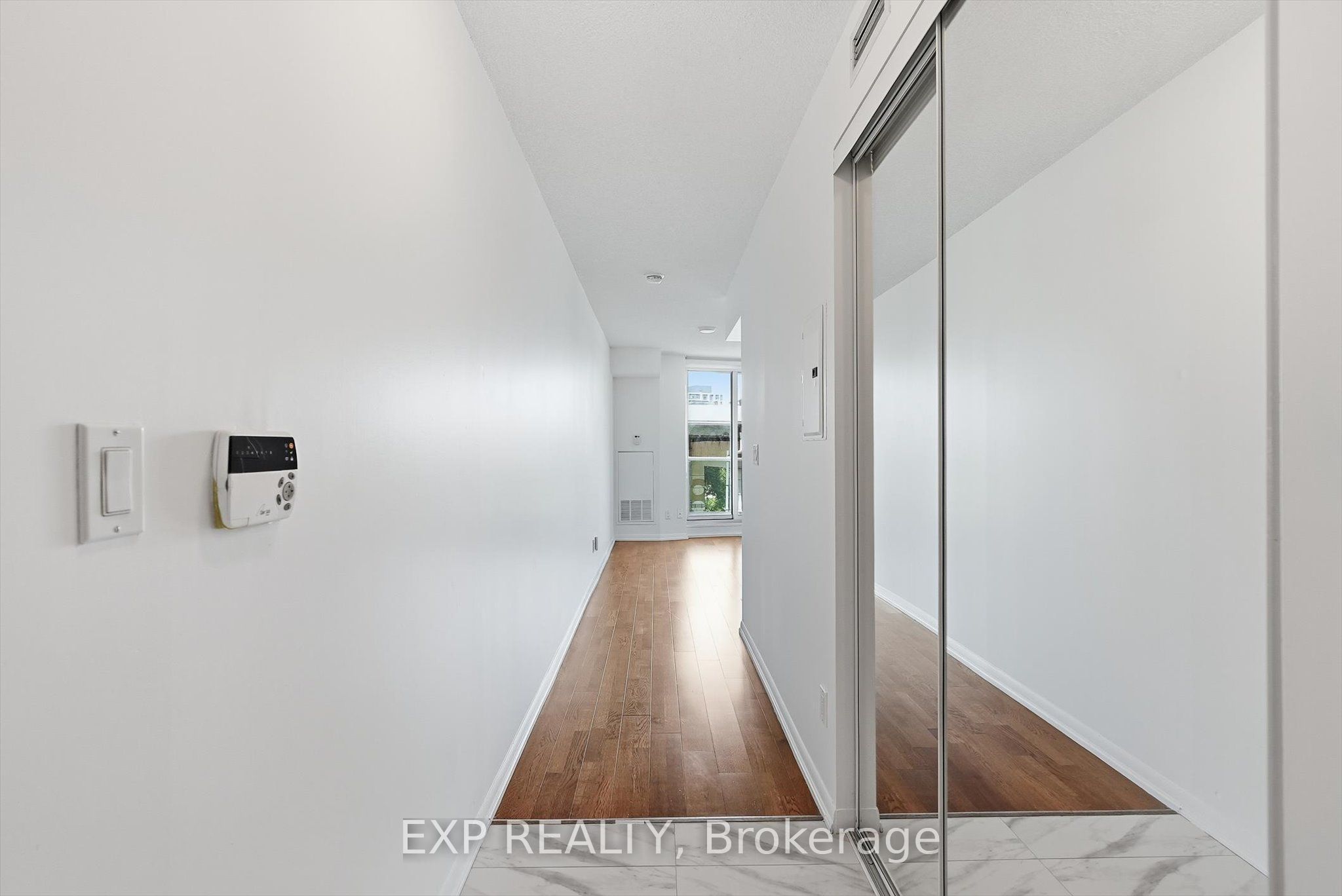 209 Fort York Boulevard 667, Toronto, ON M5V 4A1 photo 2