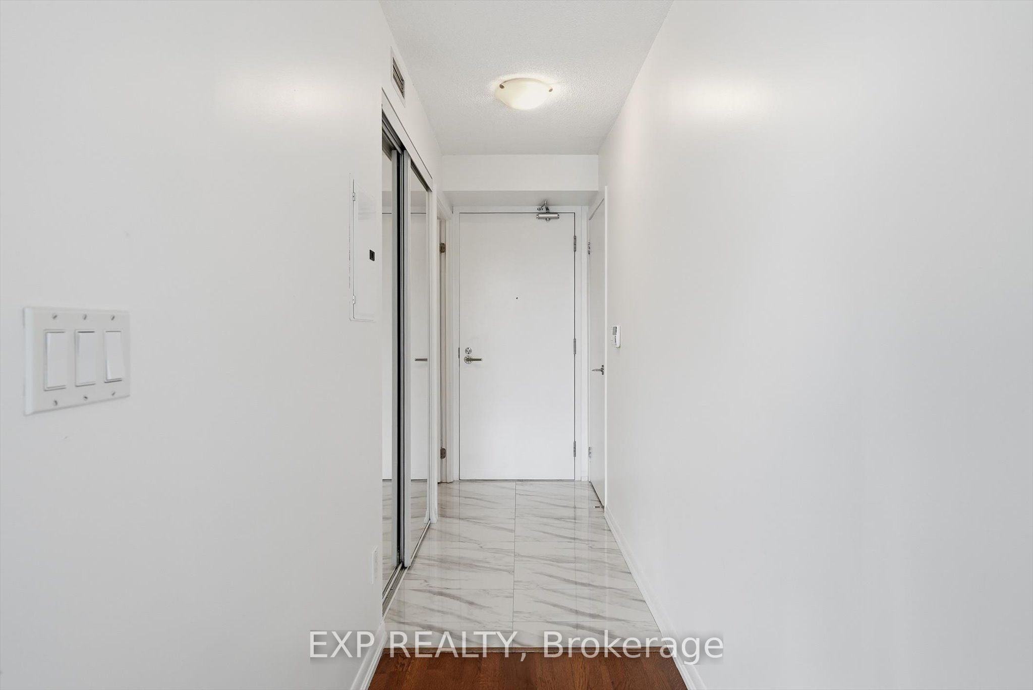 209 Fort York Boulevard 667, Toronto, ON M5V 4A1 photo 3