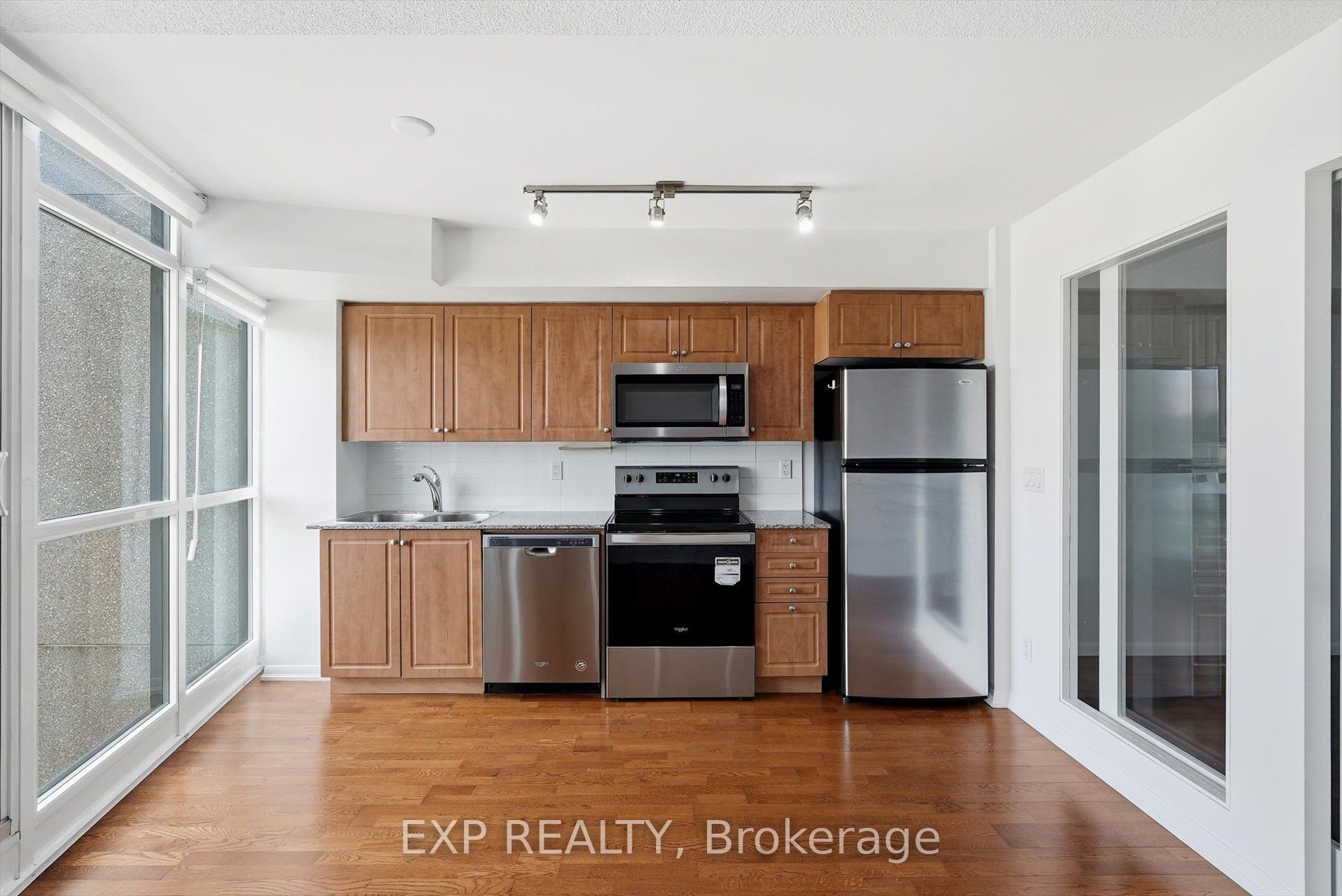 209 Fort York Boulevard 667, Toronto, ON M5V 4A1 photo 4