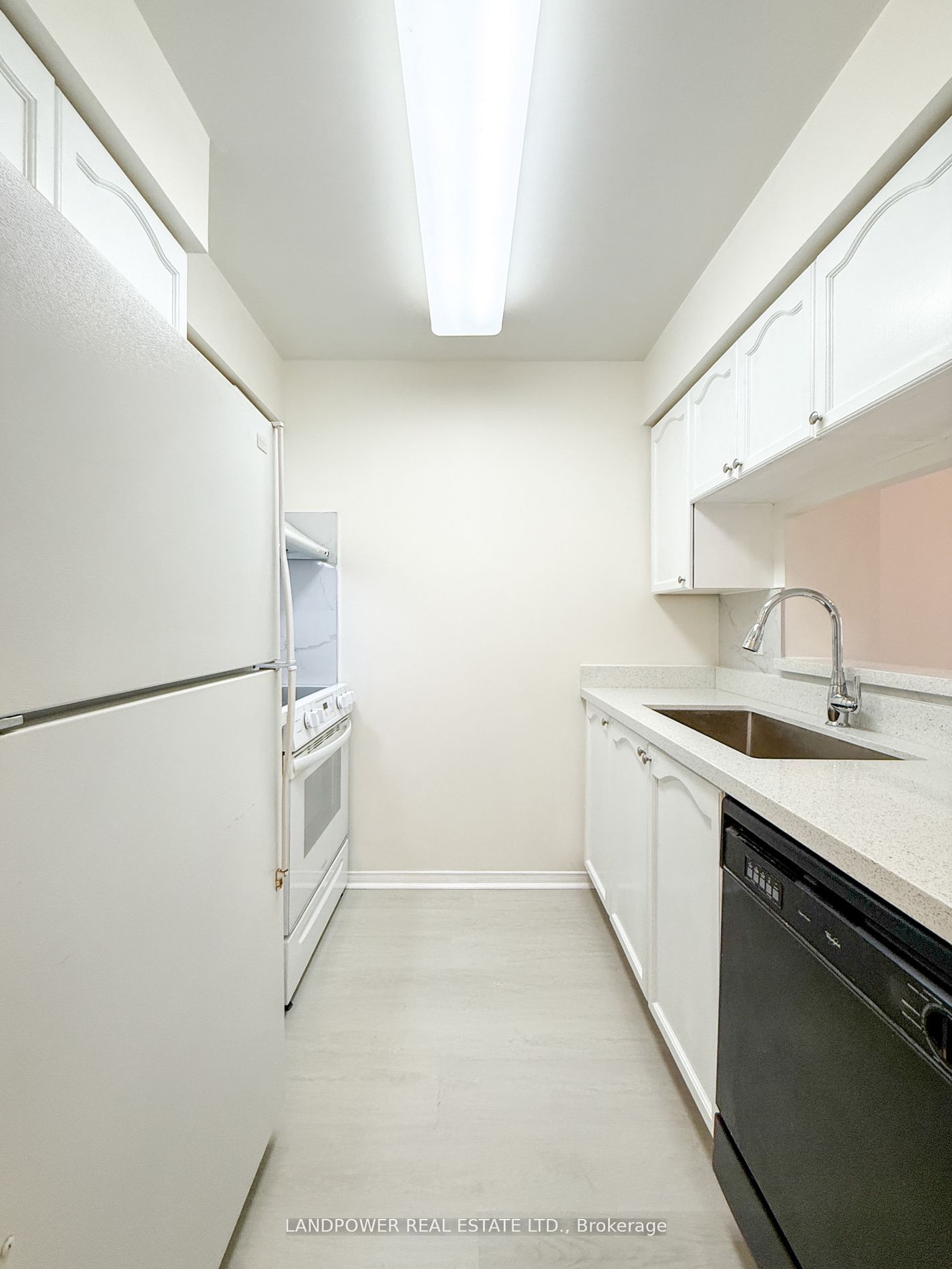 3 Pemberton Avenue 206, Toronto, ON M2M 4M1 photo 5