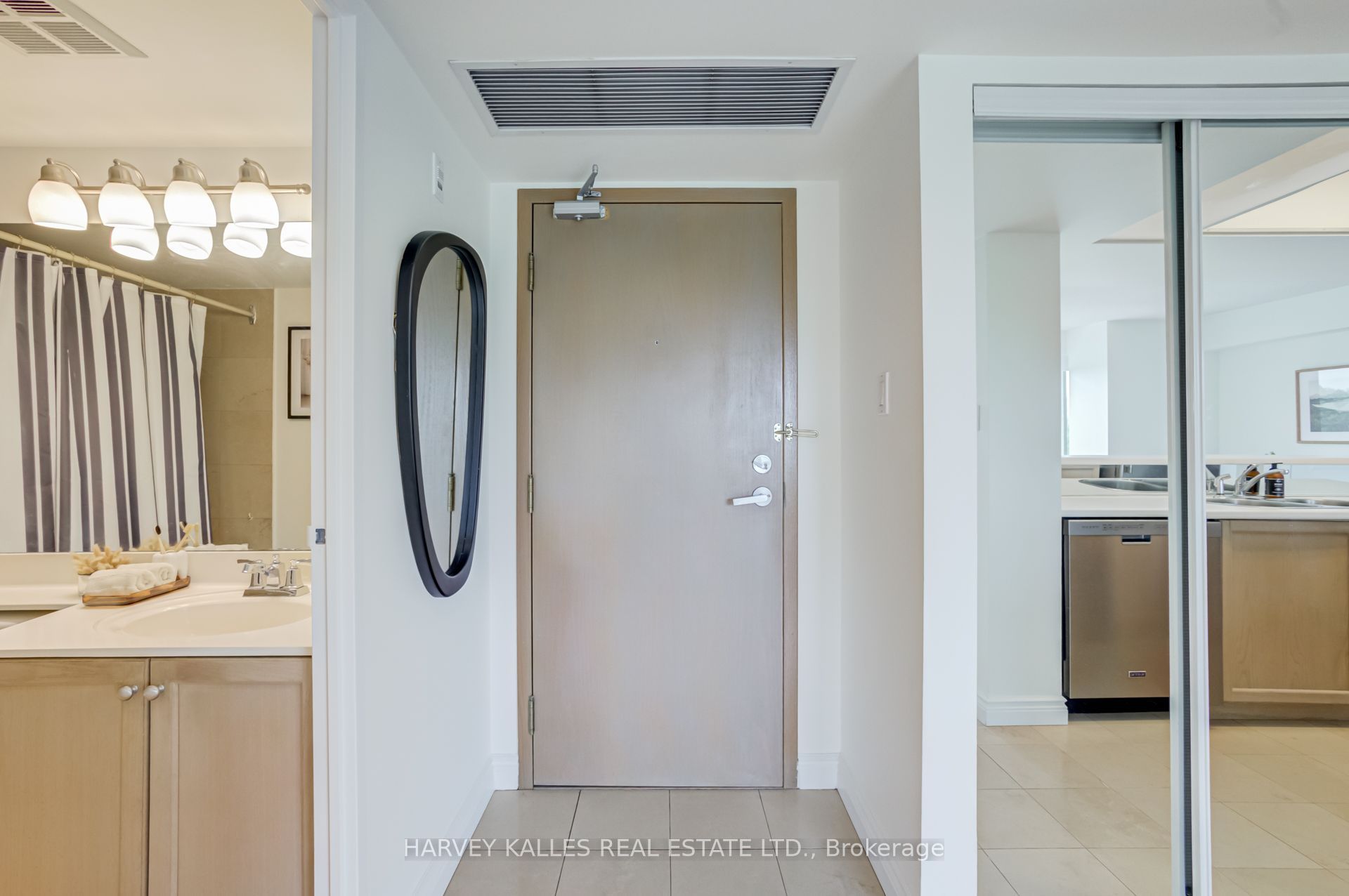 97 Lawton Boulevard 601, Toronto, ON M4V 1Z6 photo 2