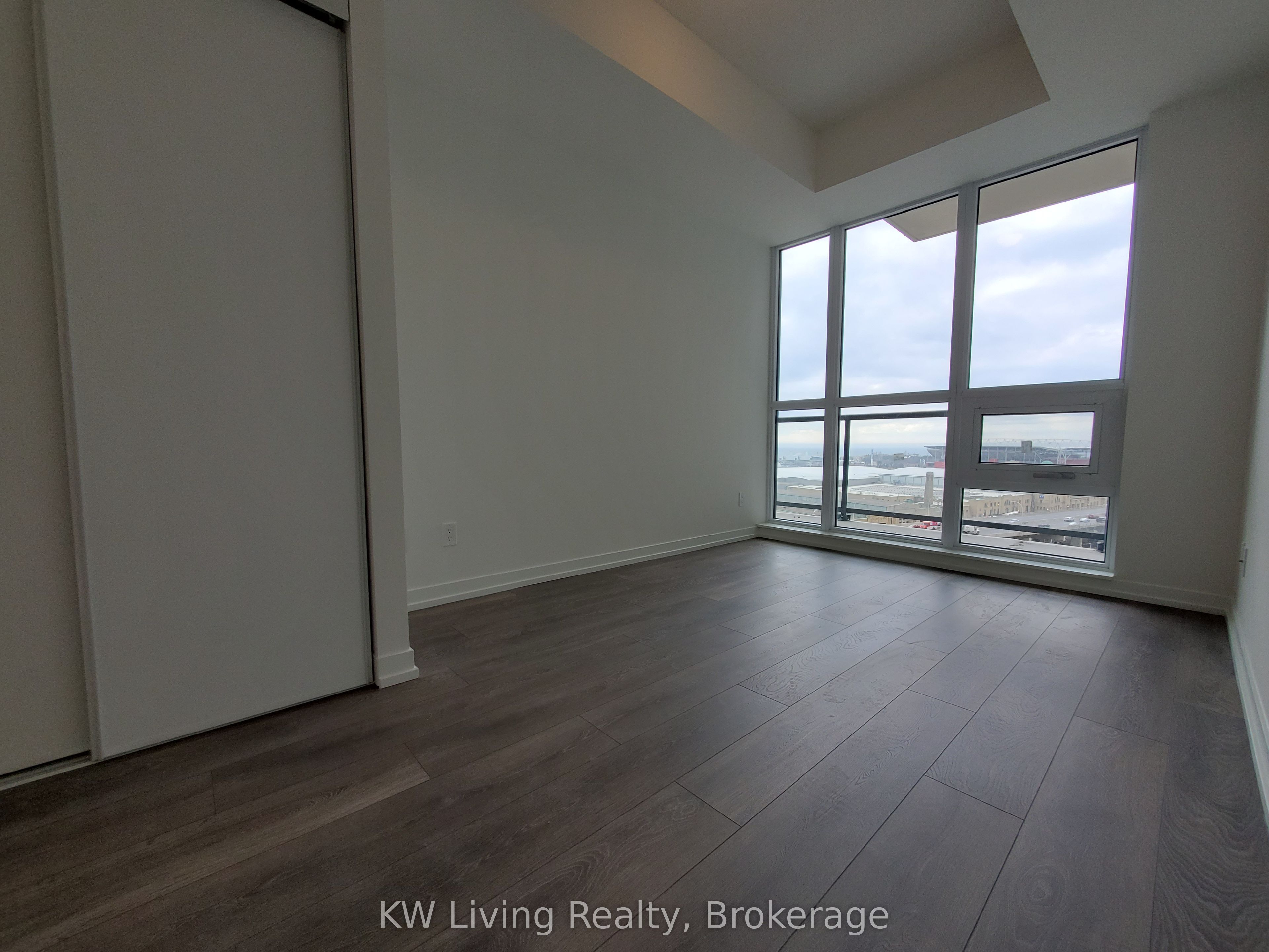 49 East Liberty Street 1105, Toronto, ON M6K 3P8 photo 5