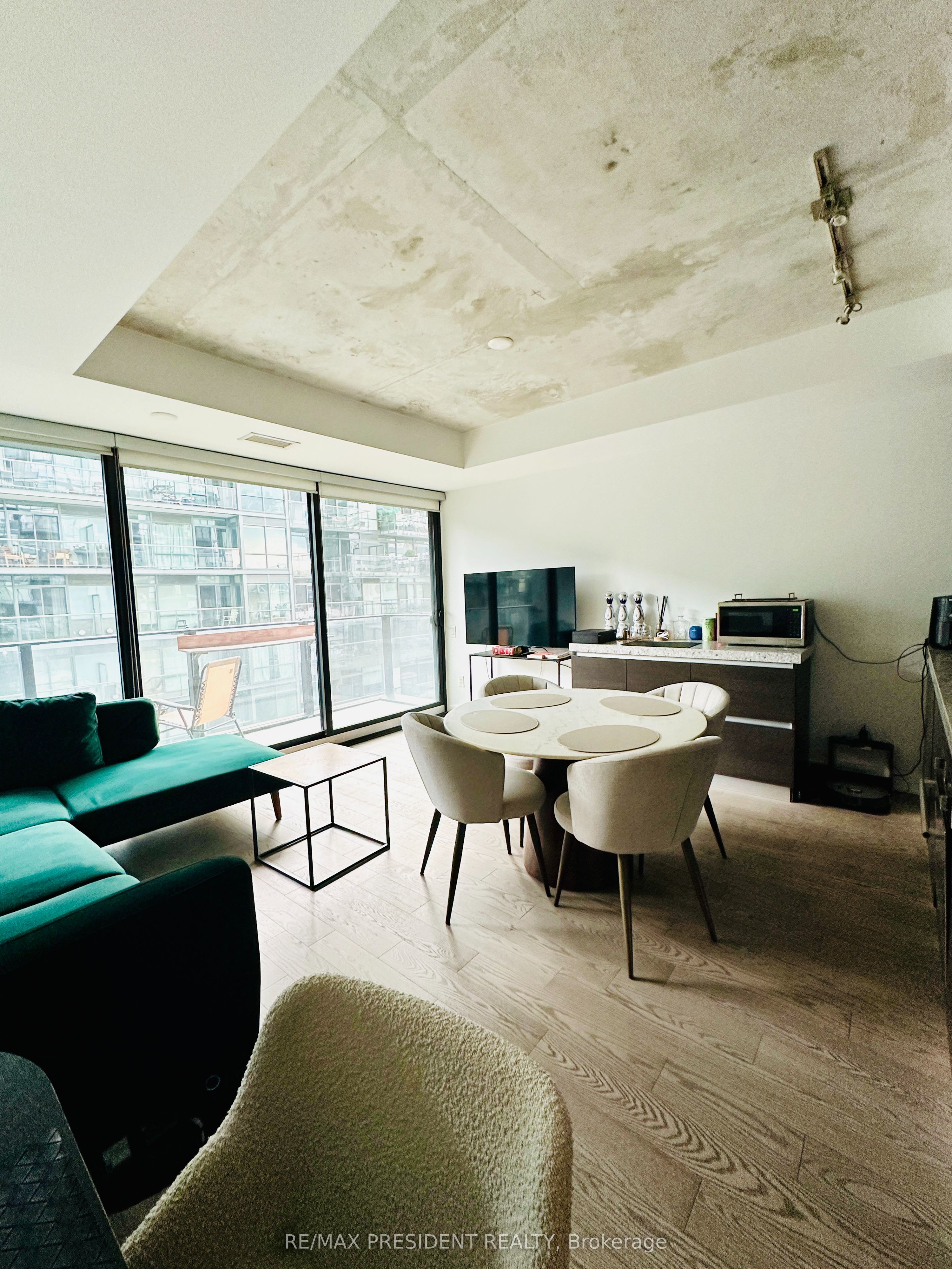 38 Stewart Street 703, Toronto, ON M5H 0H1 photo 2