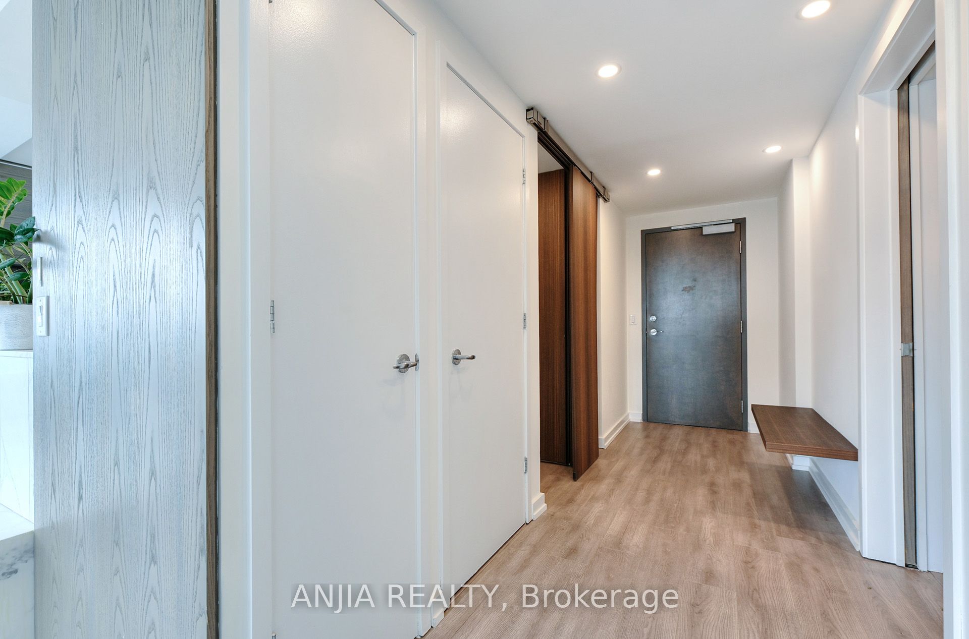 281 Mutual Street 1001, Toronto, ON M4Y 3C4 photo 4