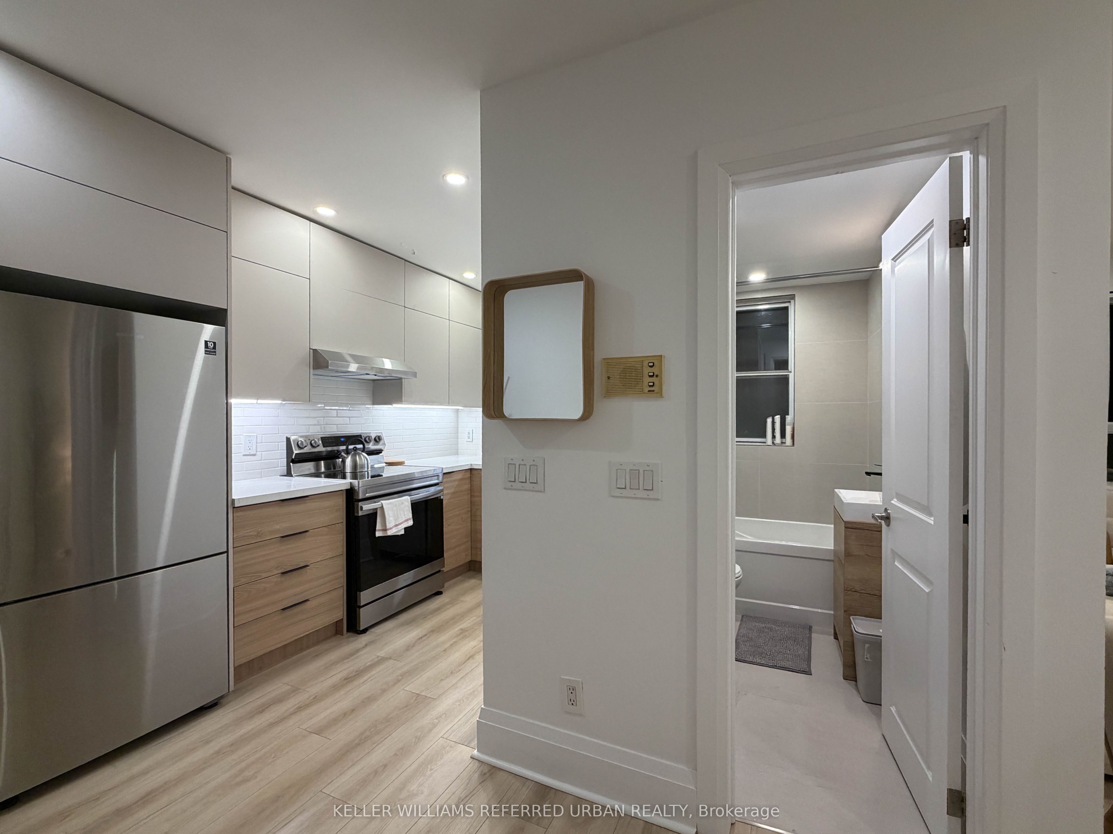 823 Millwood Road 6, Toronto, ON M4G 1W3 photo 2