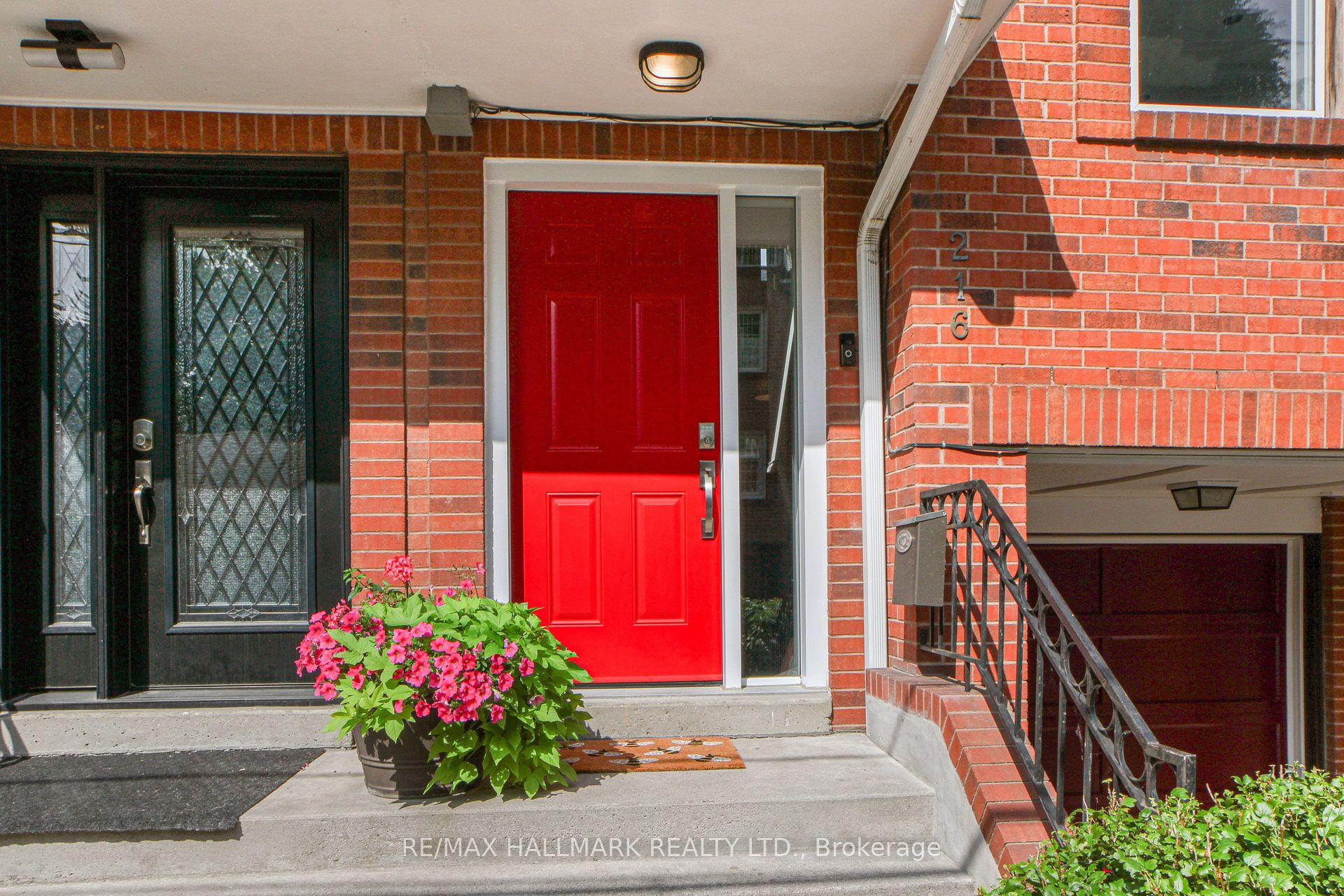 216 Milan Street, Toronto, ON M5A 3Z6