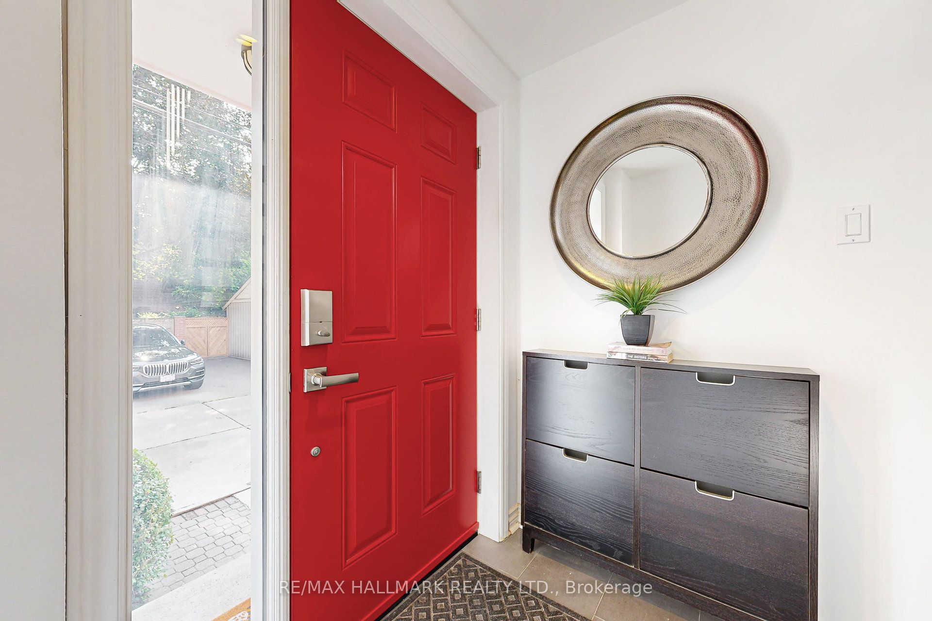 216 Milan Street, Toronto, ON M5A 3Z6 photo 2