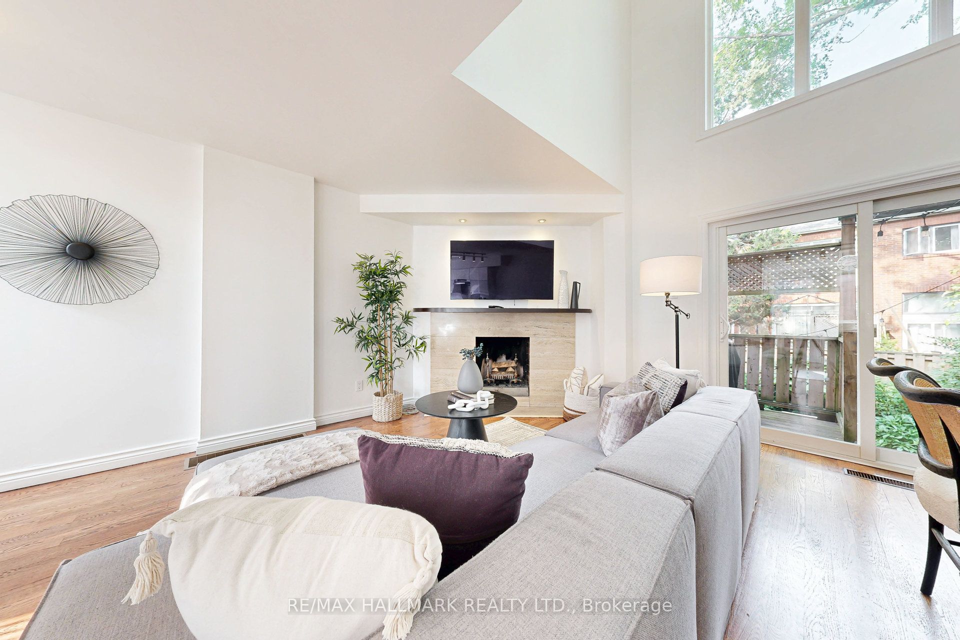 216 Milan Street, Toronto, ON M5A 3Z6 photo 5