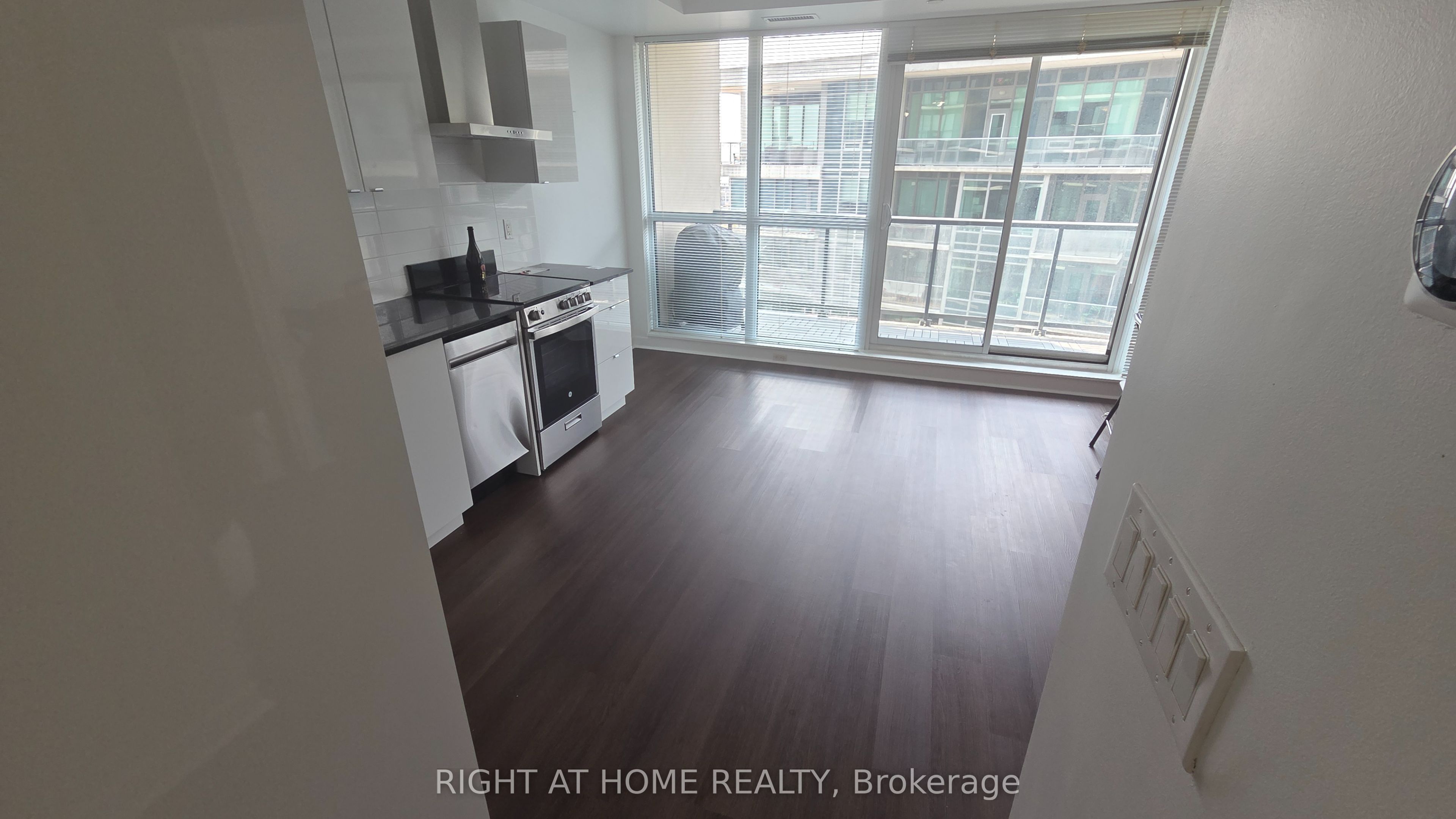 51 East Liberty Street 1916, Toronto, ON M6K 3P8 photo 3