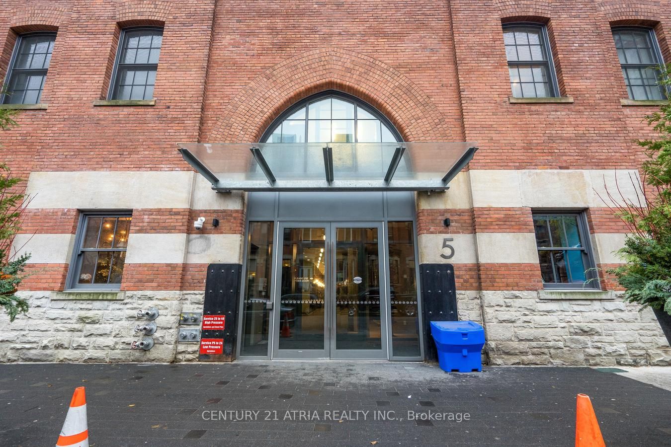5 St Joseph Street 207, Toronto, ON M4Y 1J6 photo 2