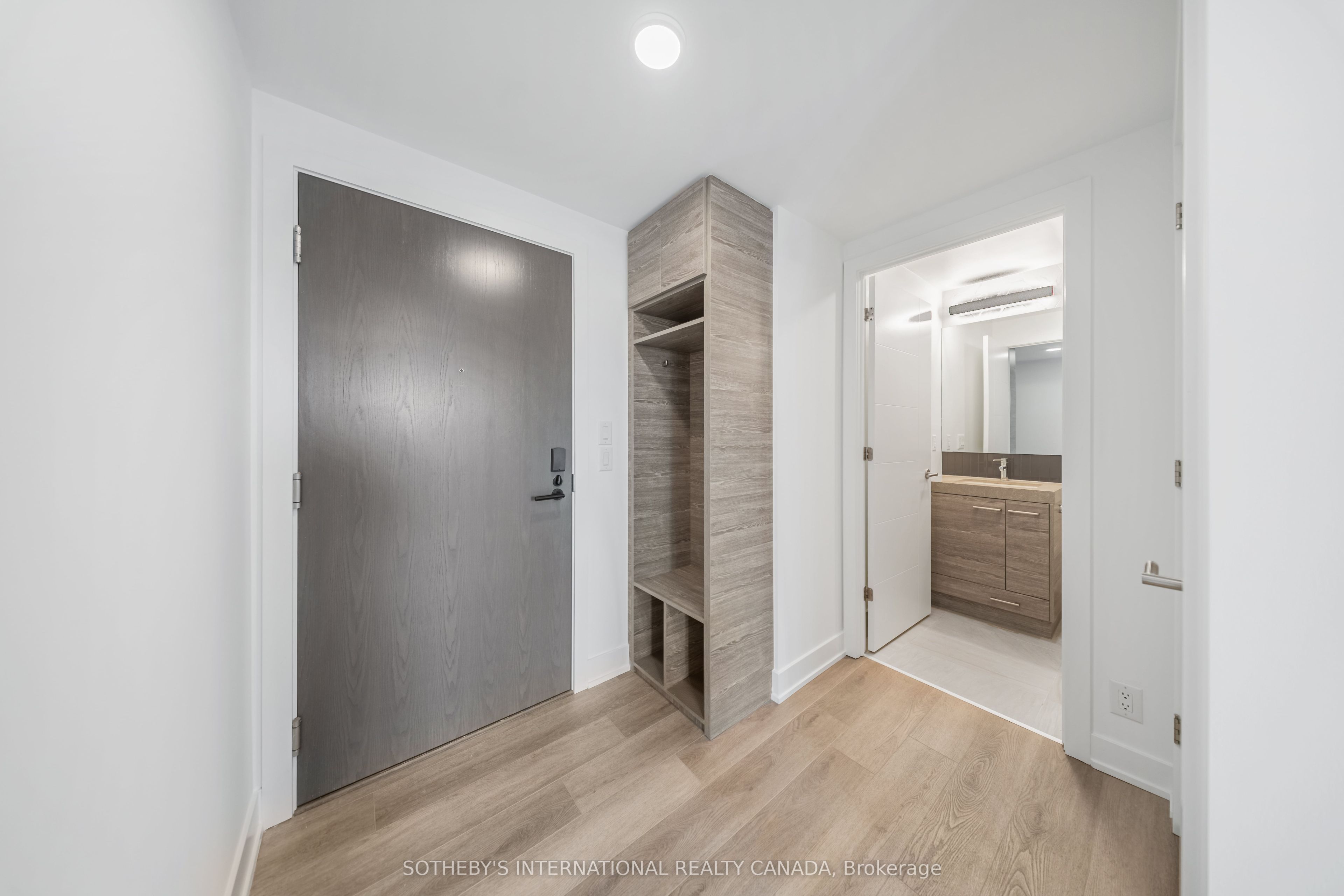 484 Spadina Avenue 802, Toronto, ON M5S 0E4 photo 2