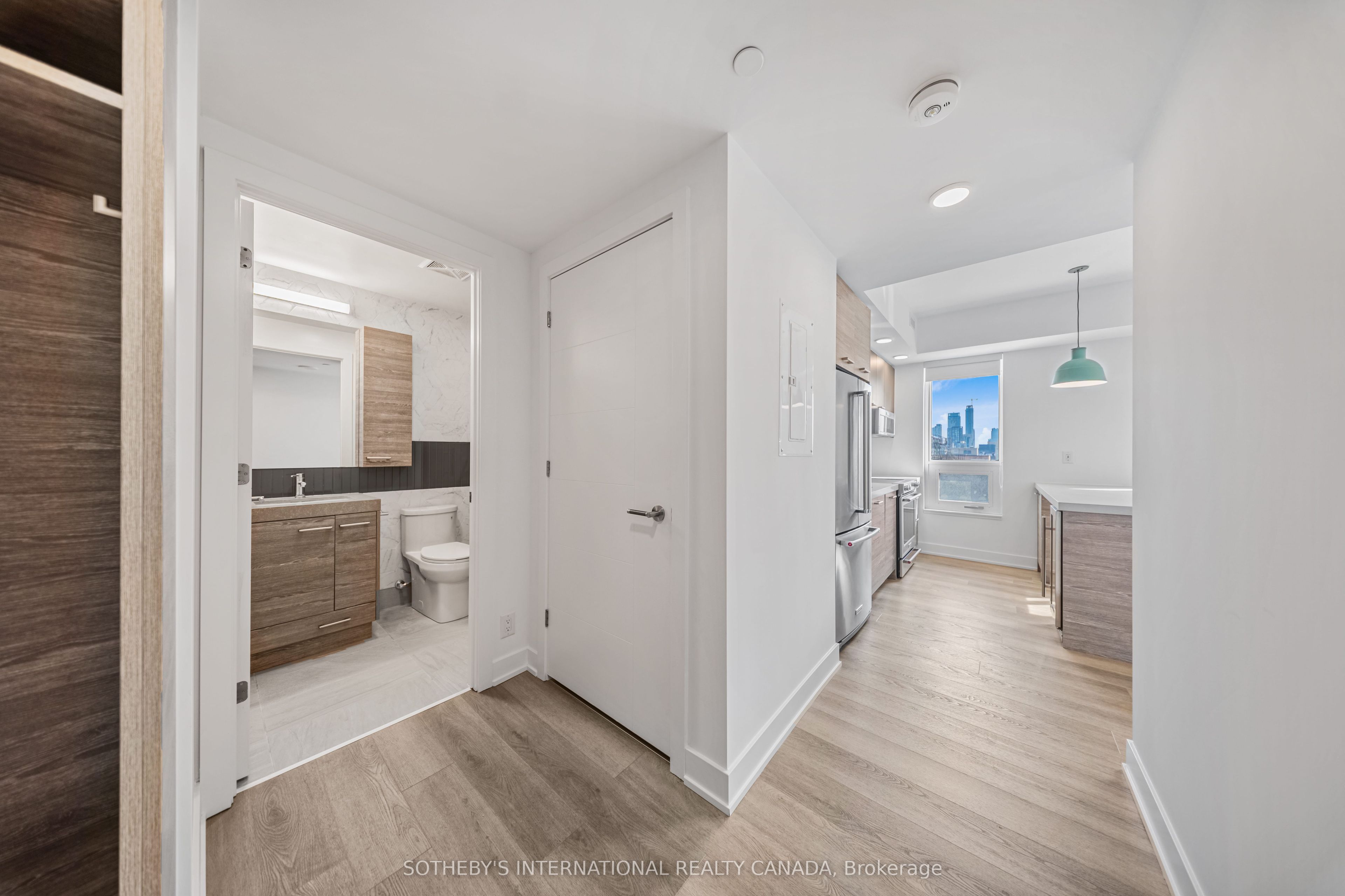 484 Spadina Avenue 802, Toronto, ON M5S 0E4 photo 3