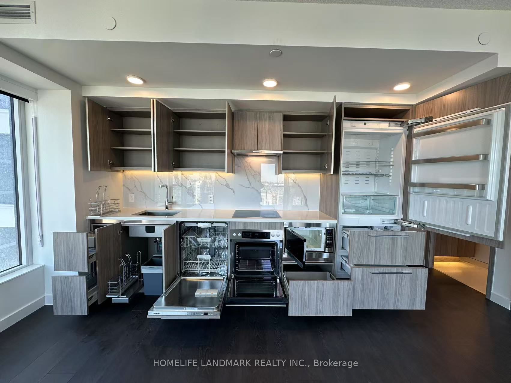 3 Concord CityPlace Way 4605, Toronto, ON M5V 0X4 photo 3