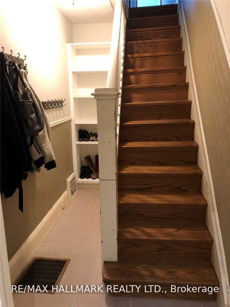 37 Lola Road Upper, Toronto, ON M5P 1E5 photo 3
