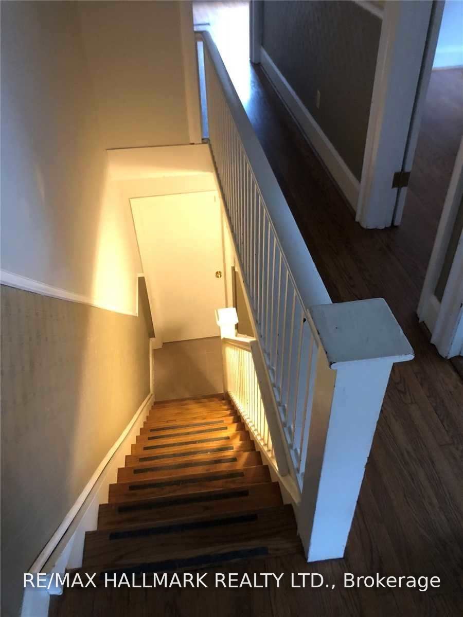 37 Lola Road Upper, Toronto, ON M5P 1E5 photo 4