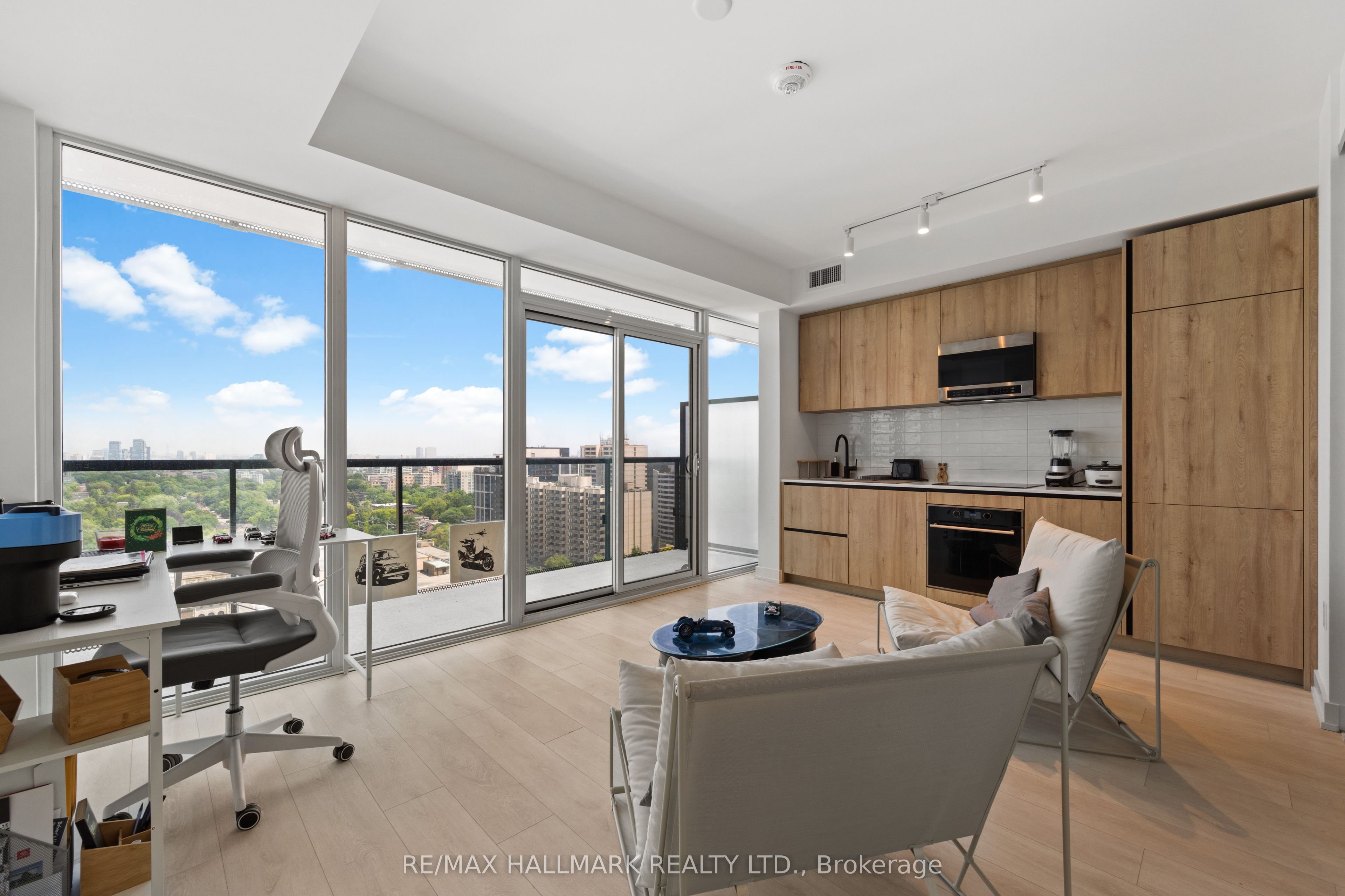 127 Broadway Avenue 1611, Toronto, ON M4P 1V4 photo 2