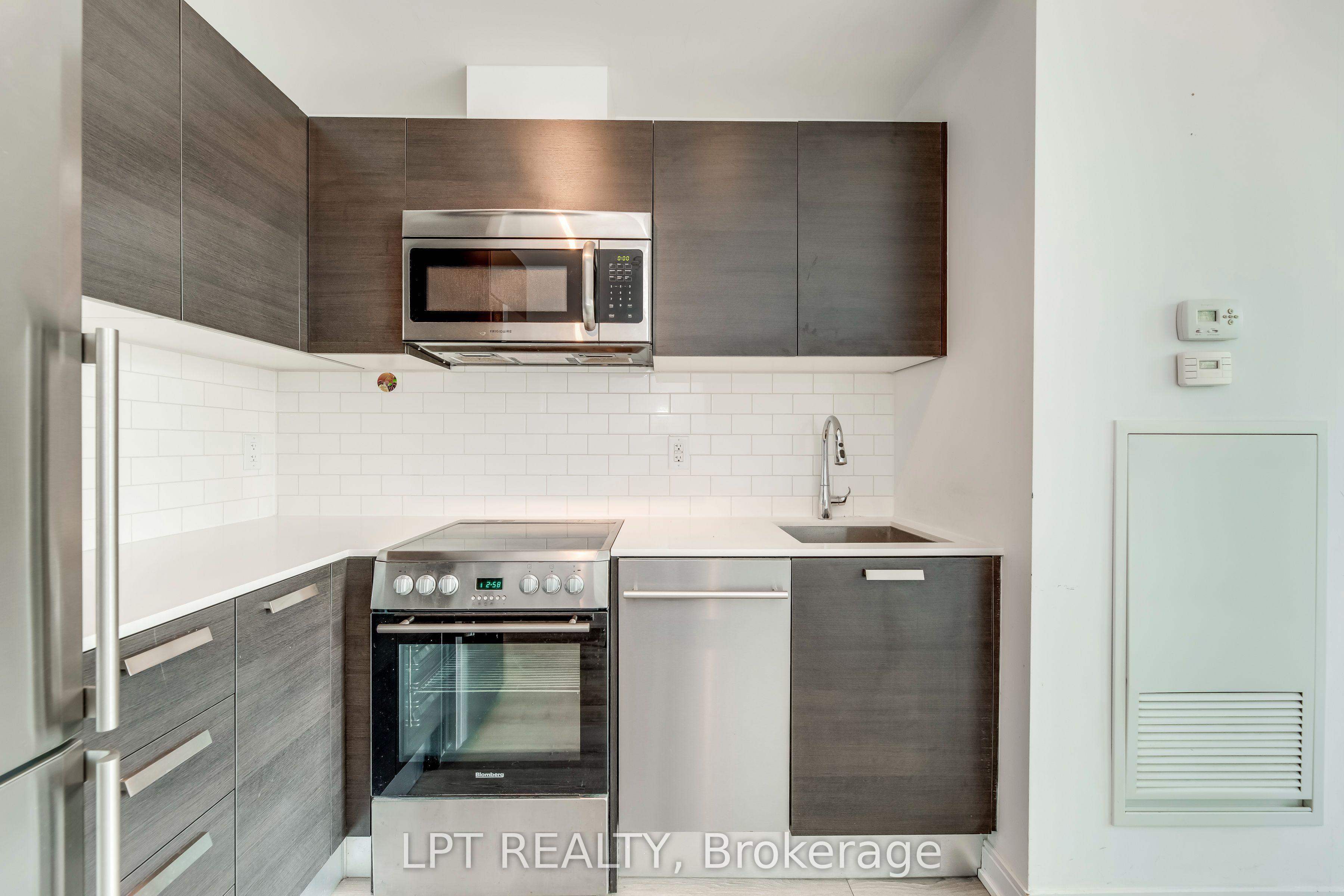 42 Charles Street E 1403, Toronto, ON M4Y 1N3 photo 4