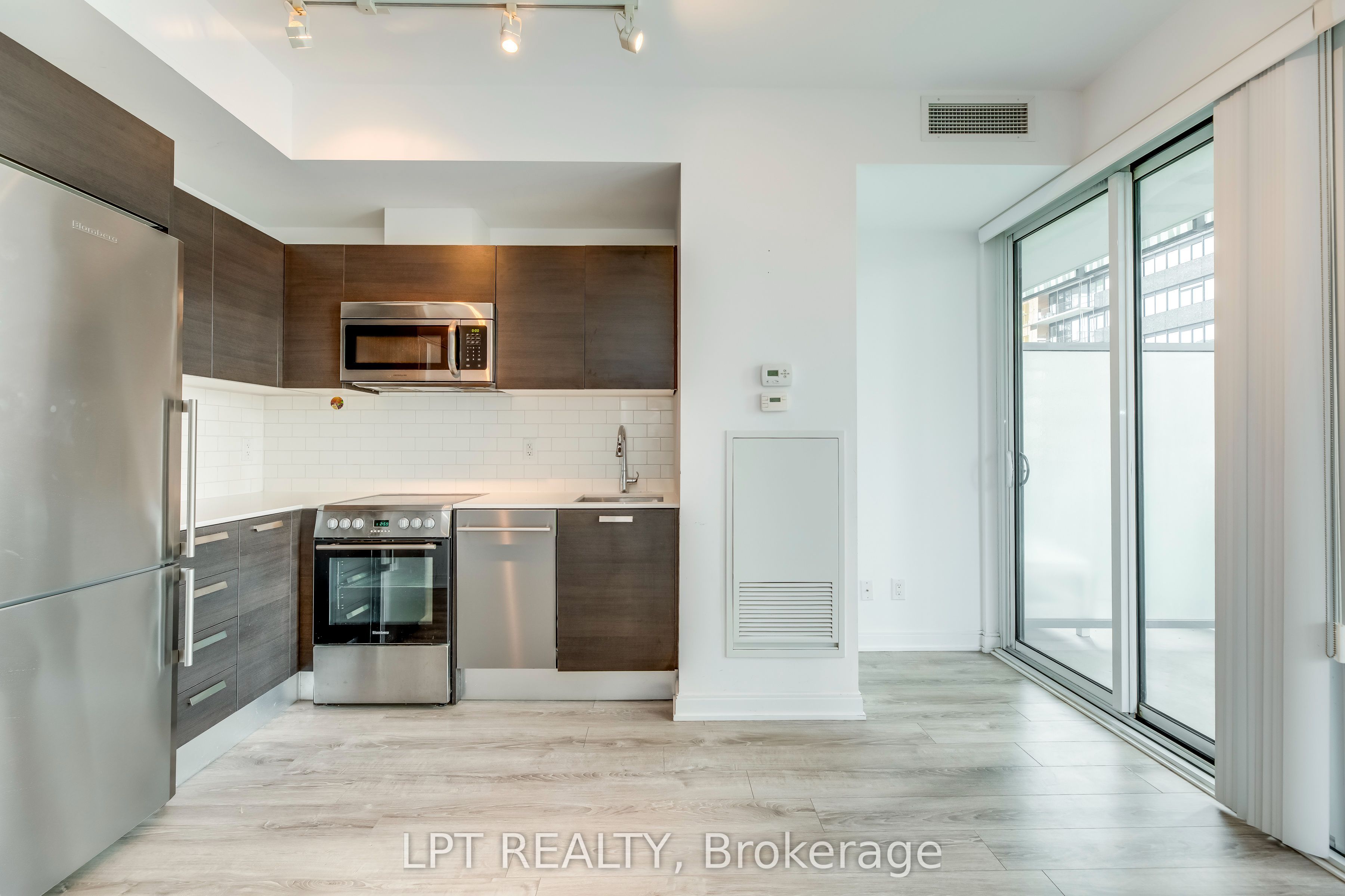 42 Charles Street E 1403, Toronto, ON M4Y 1N3 photo 5