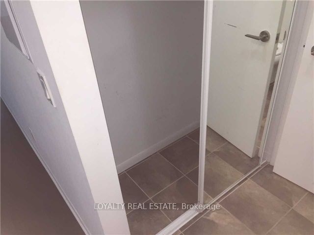 209 Fort York Boulevard 768, Toronto, ON M5V 4A1 photo 3