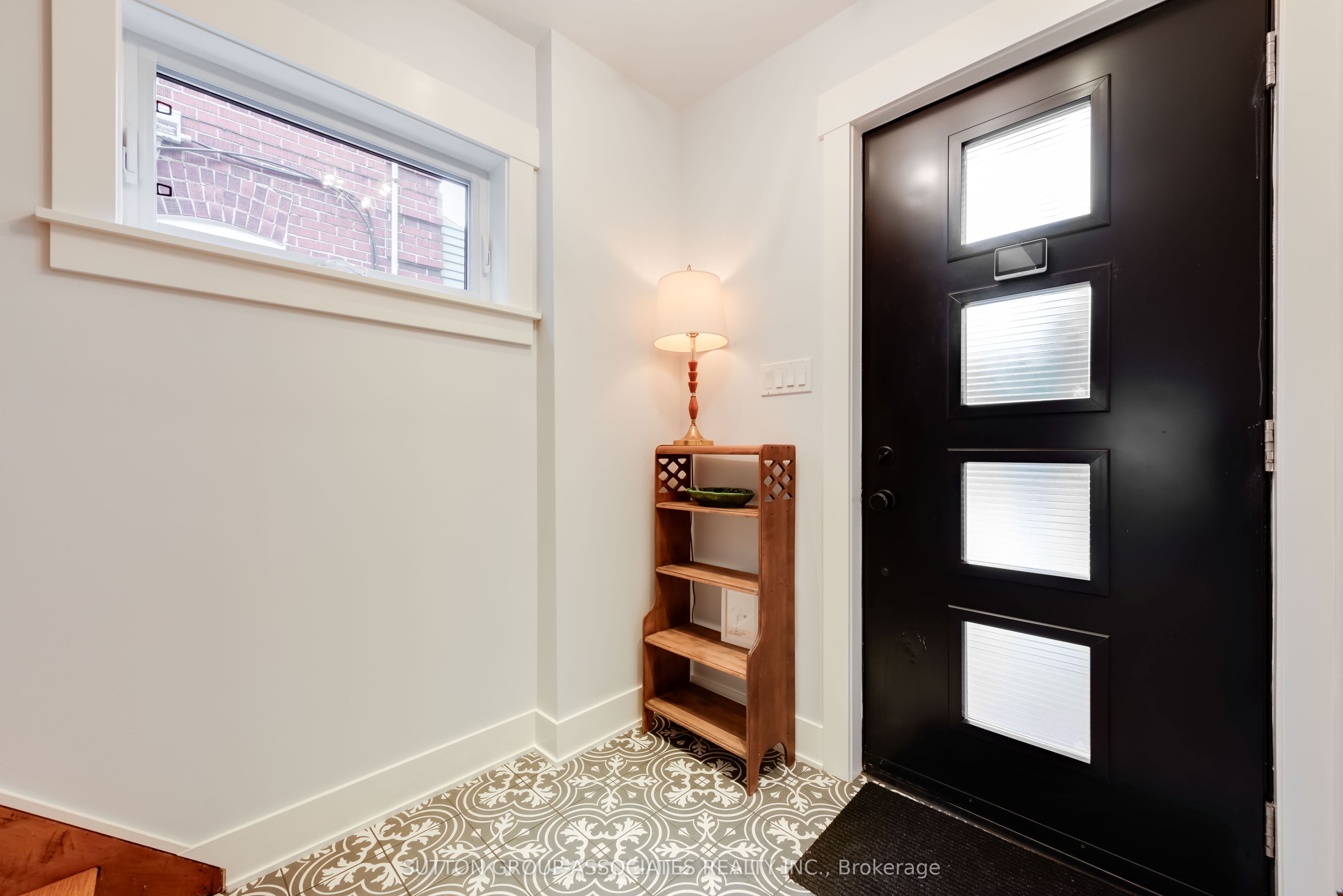 18 Earnscliffe Road, Toronto, ON M6E 1J5 photo 4