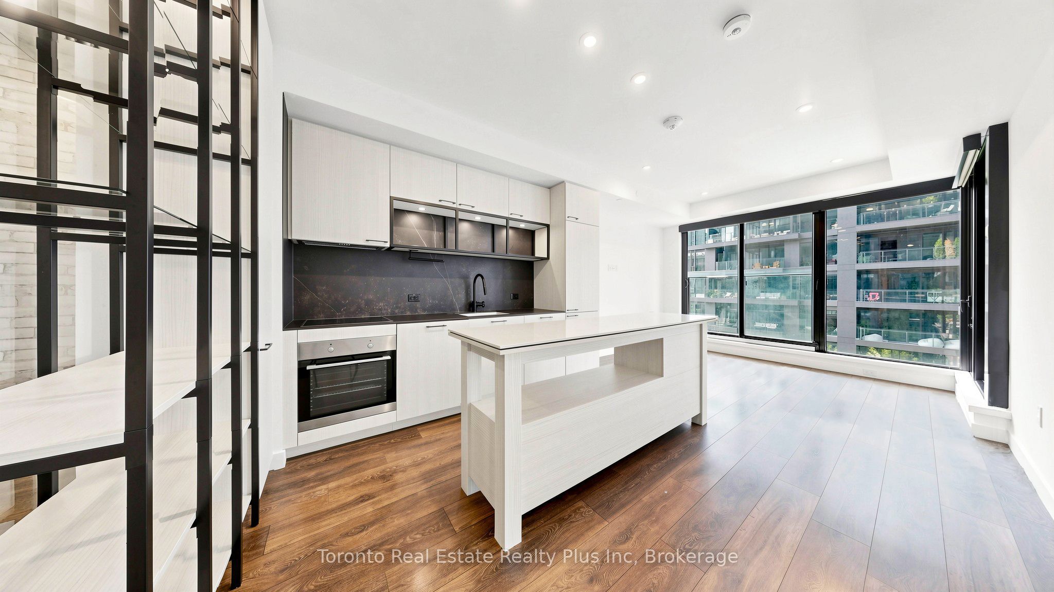 505 Richmond Street W 729, Toronto, ON M5V 1Y3 photo 4