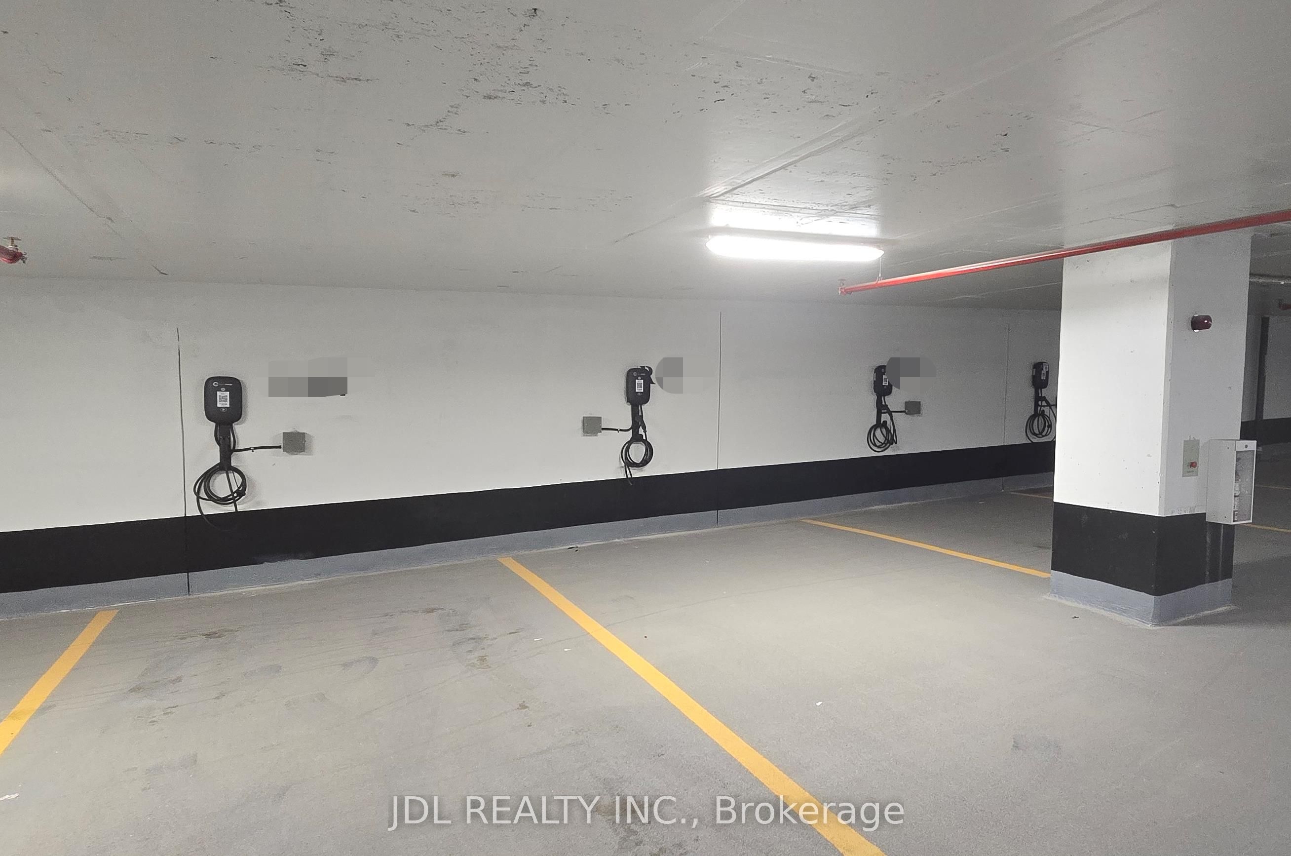 88 Queen Street E Parking, Toronto, ON M5C 0B6