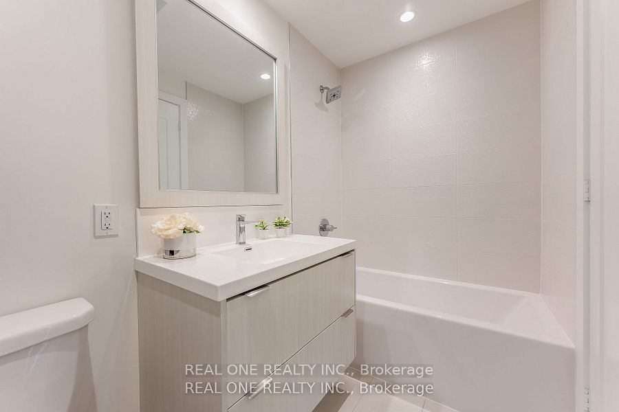 80 Vanauley Street 303, Toronto, ON M5T 0C9 photo 4