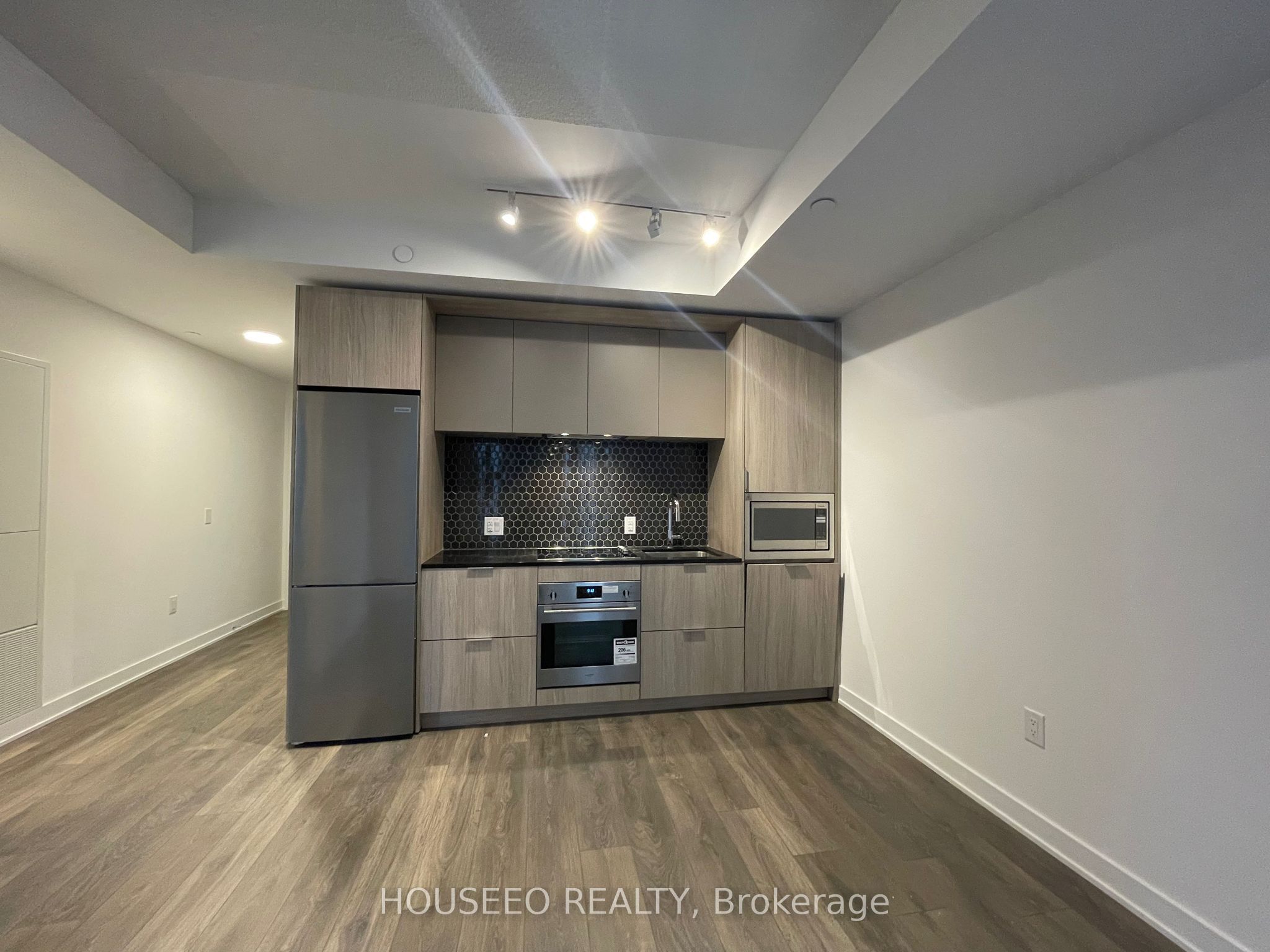 35 Tubman Avenue E 823, Toronto, ON M5A 0T1