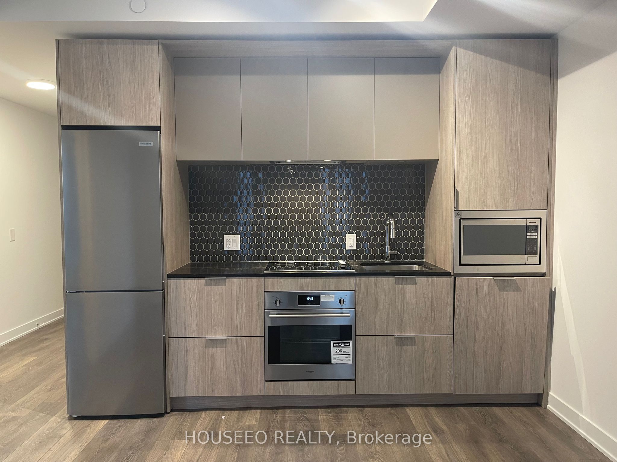 35 Tubman Avenue E 823, Toronto, ON M5A 0T1 photo 3