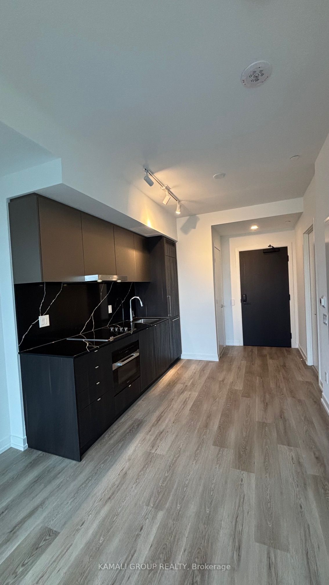 771 Yonge Street 2105, Toronto, ON M4W 0B8 photo 3