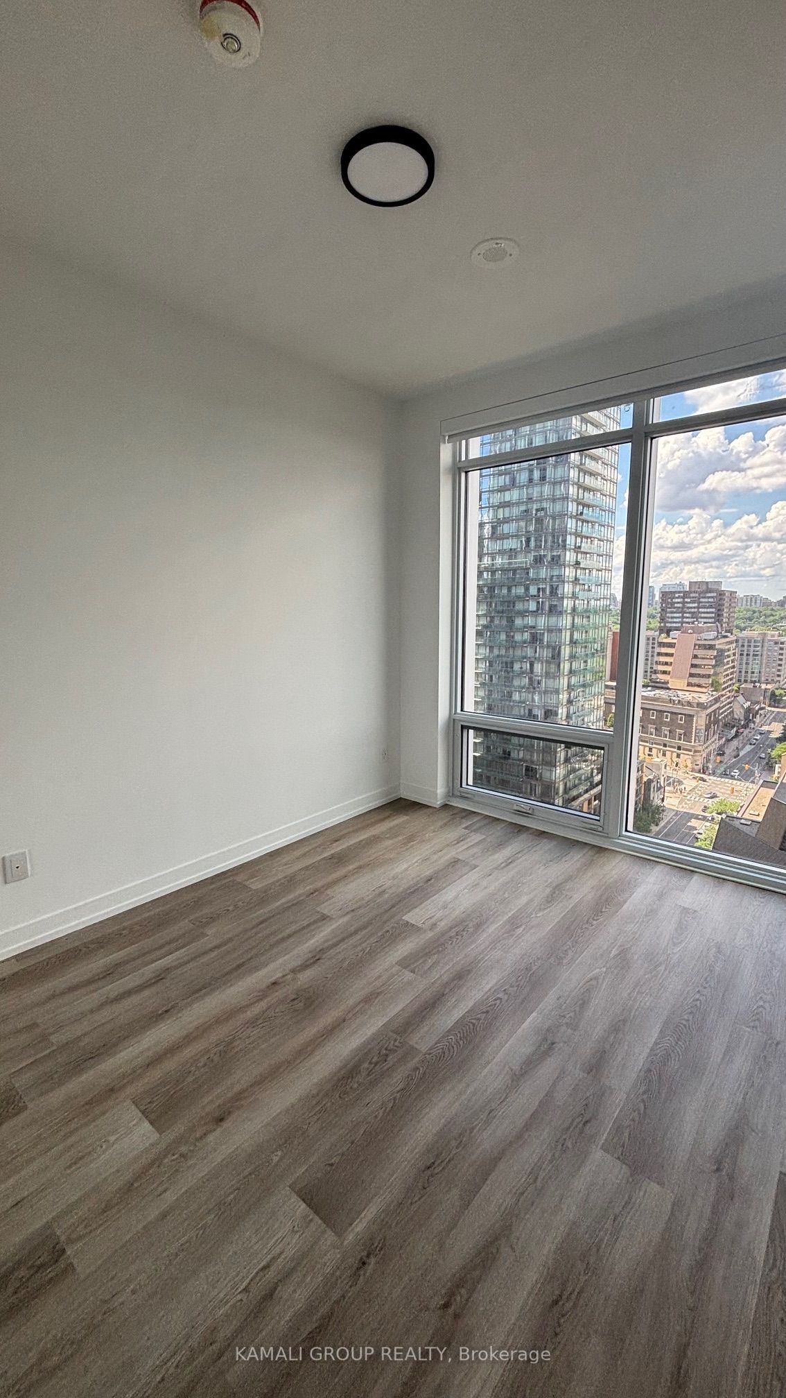 771 Yonge Street 2105, Toronto, ON M4W 0B8 photo 4