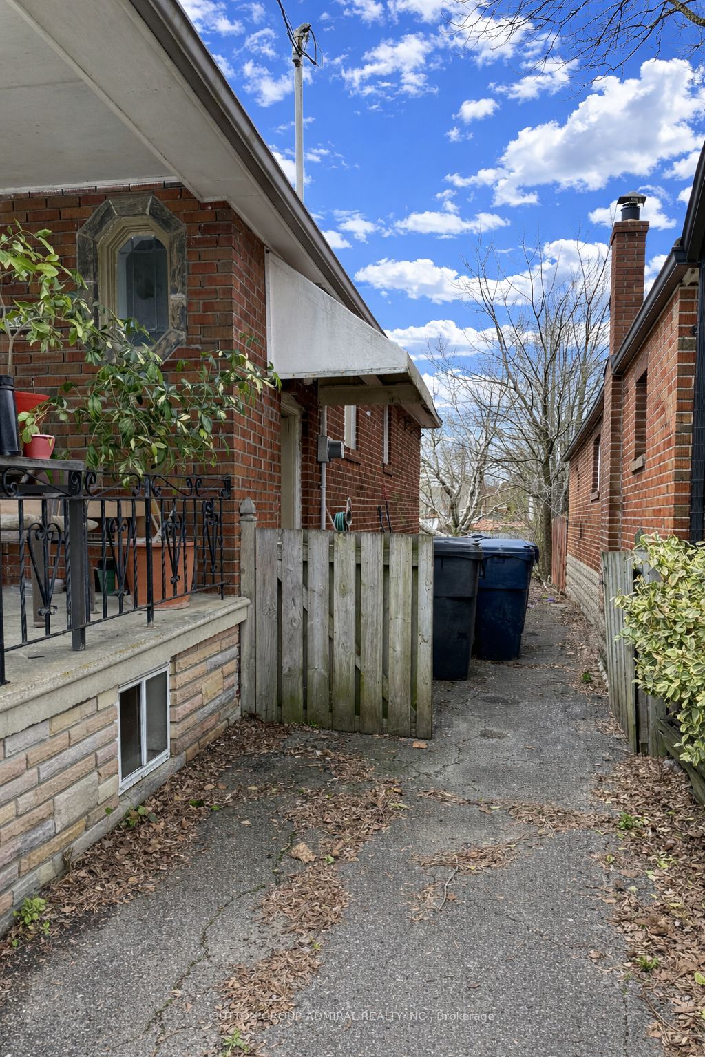 368 Winnett Avenue, Toronto, ON M6C 3M1 photo 2