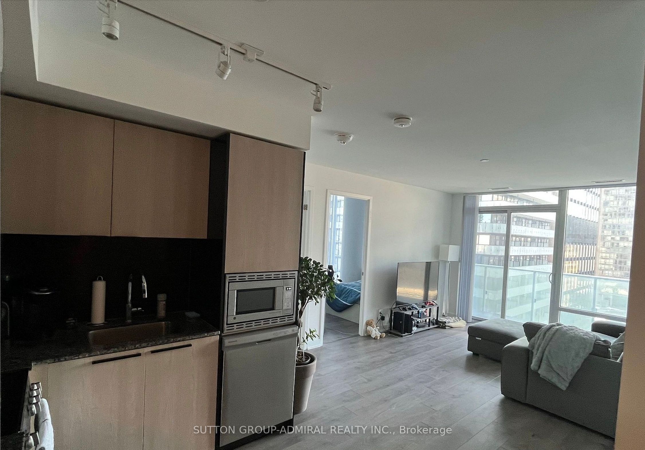 501 Yonge Street 812, Toronto, ON M4Y 1Y3 photo 3
