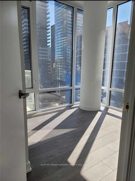 501 Yonge Street 812, Toronto, ON M4Y 1Y3 photo 5