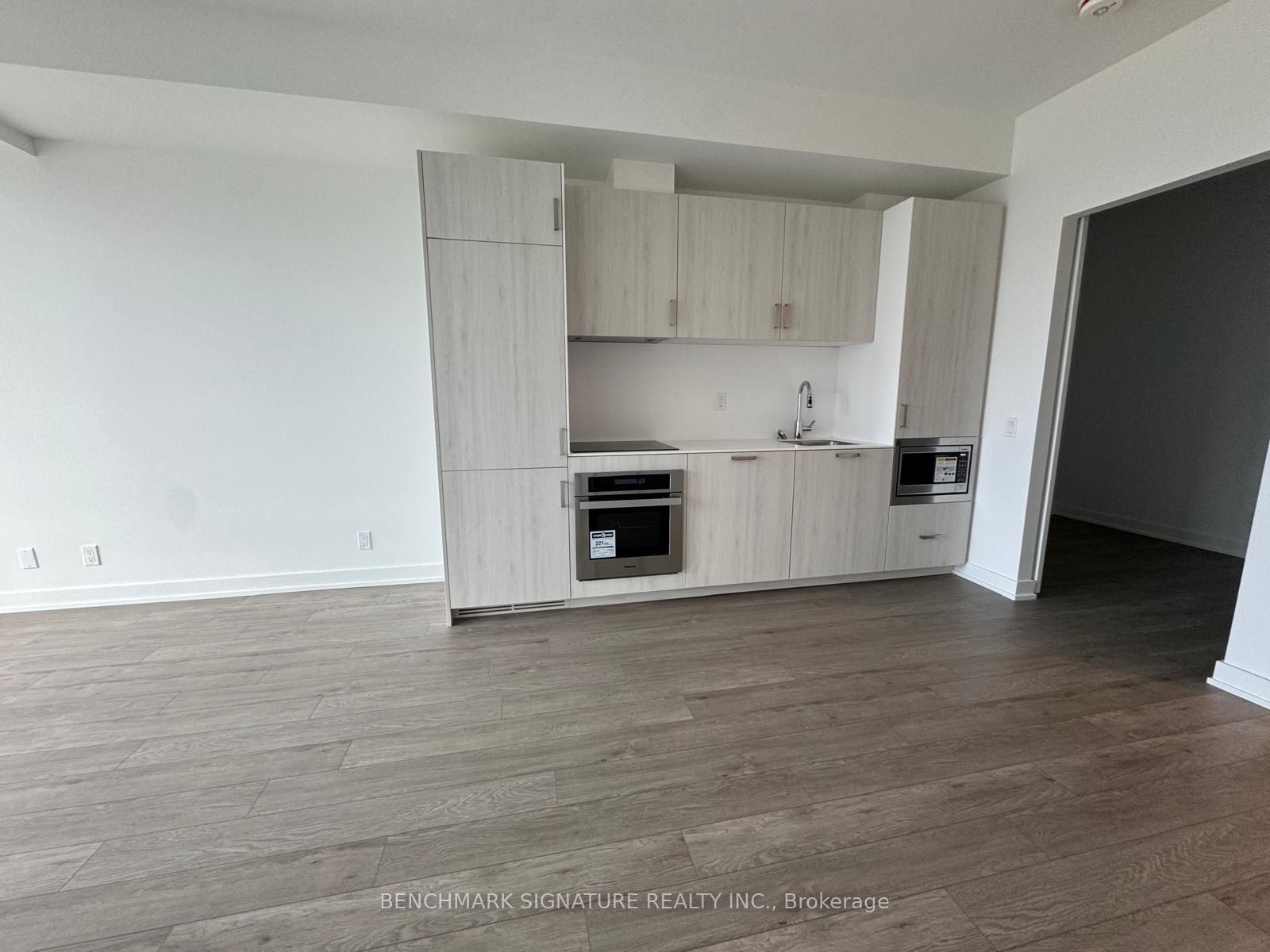 88 Queen Street E 5015, Toronto, ON M5C 0B6