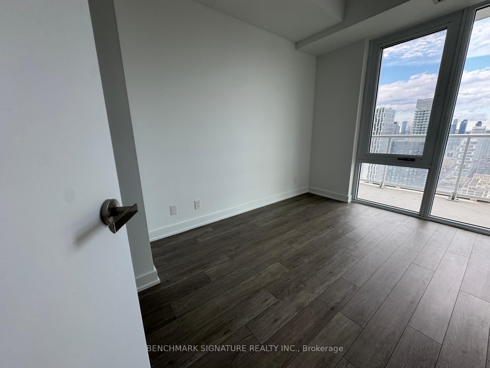 88 Queen Street E 5015, Toronto, ON M5C 0B6 photo 3