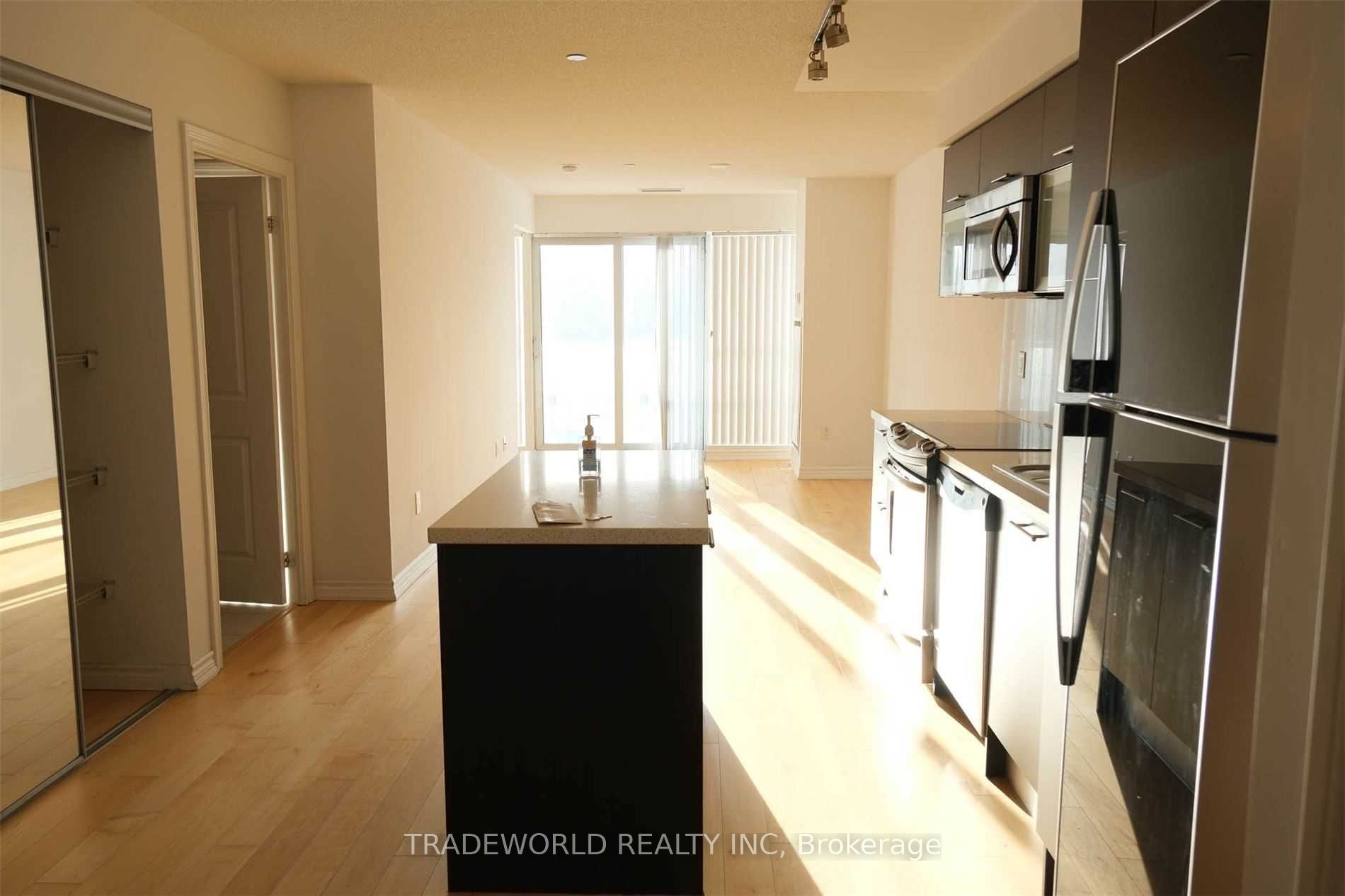 386 Yonge Street 921, Toronto, ON M5B 0A5 photo 2