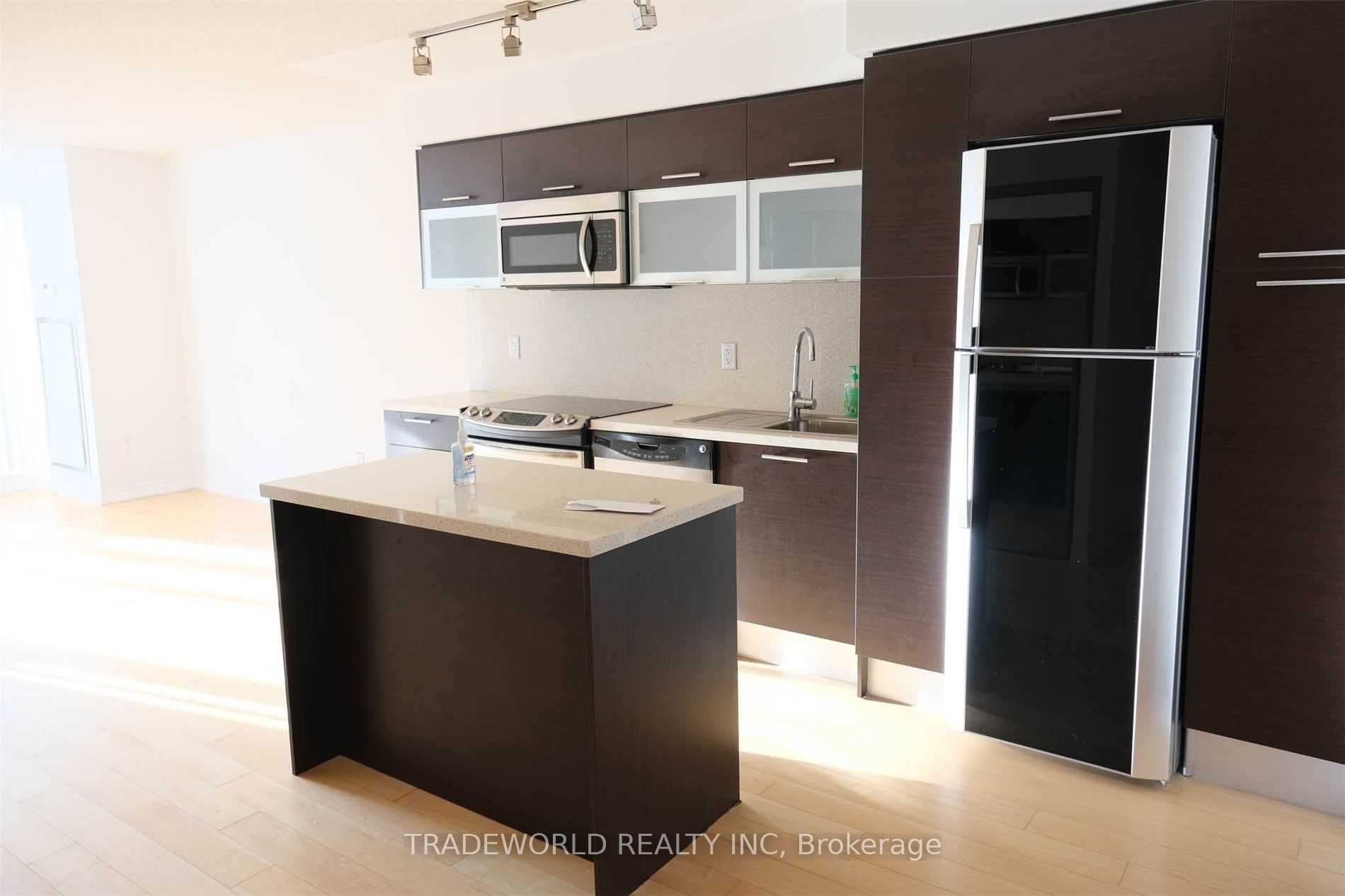 386 Yonge Street 921, Toronto, ON M5B 0A5 photo 3