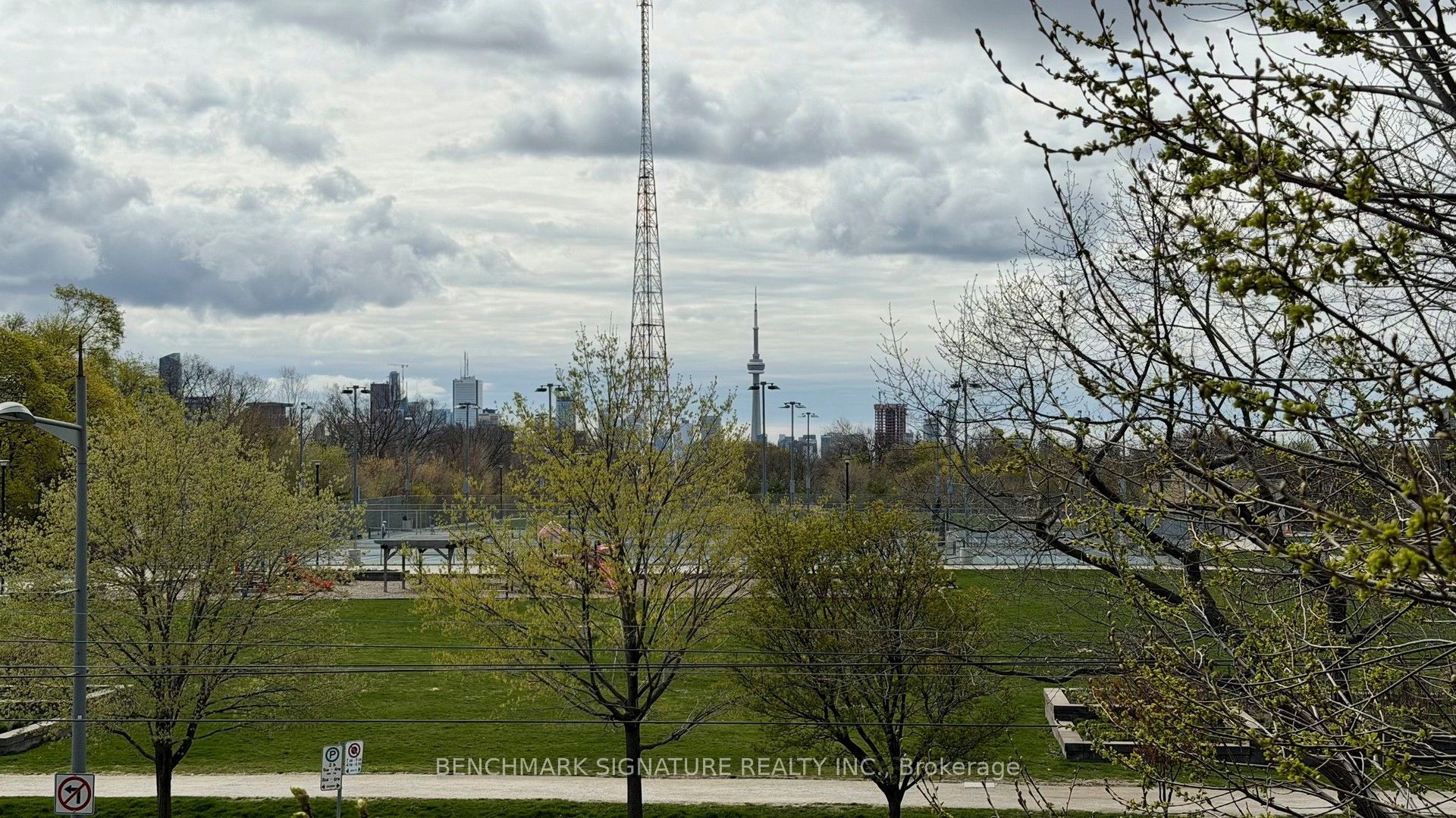 6 Parkwood Avenue Th106, Toronto, ON M4V 0A3