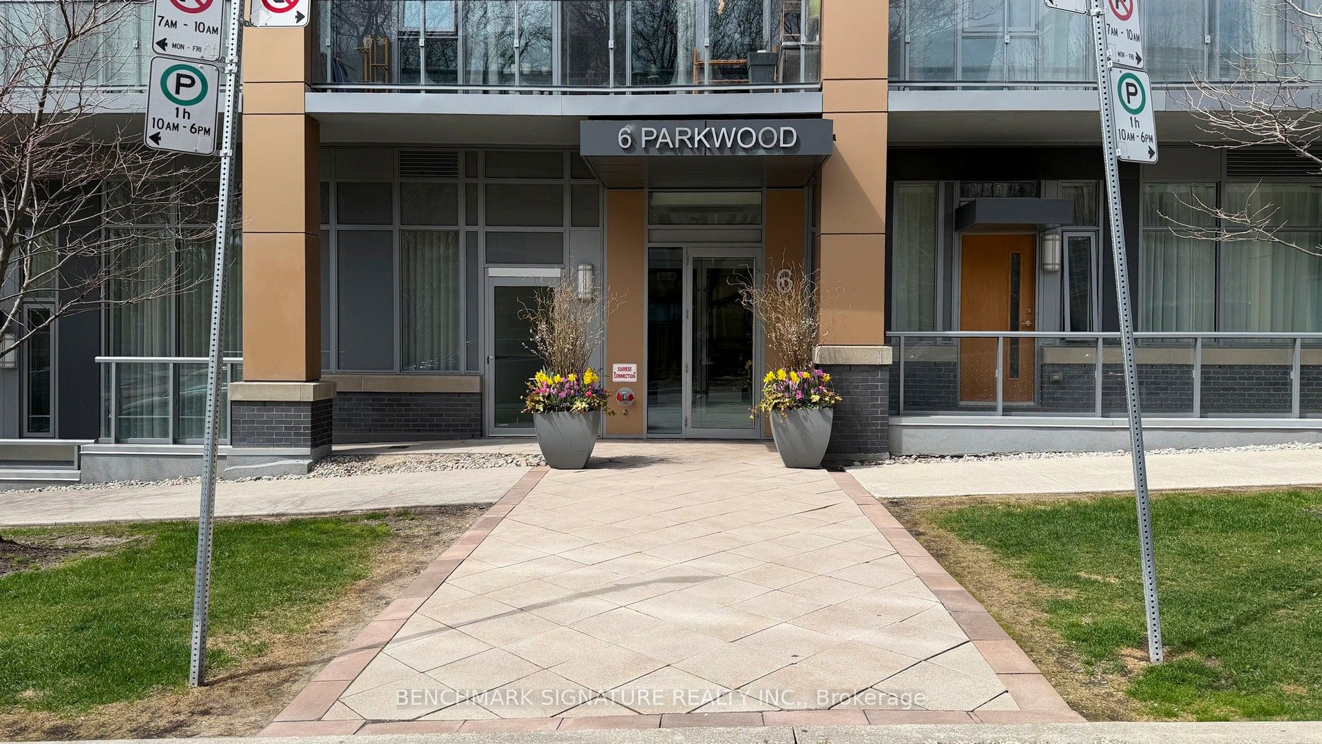 6 Parkwood Avenue Th106, Toronto, ON M4V 0A3 photo 4