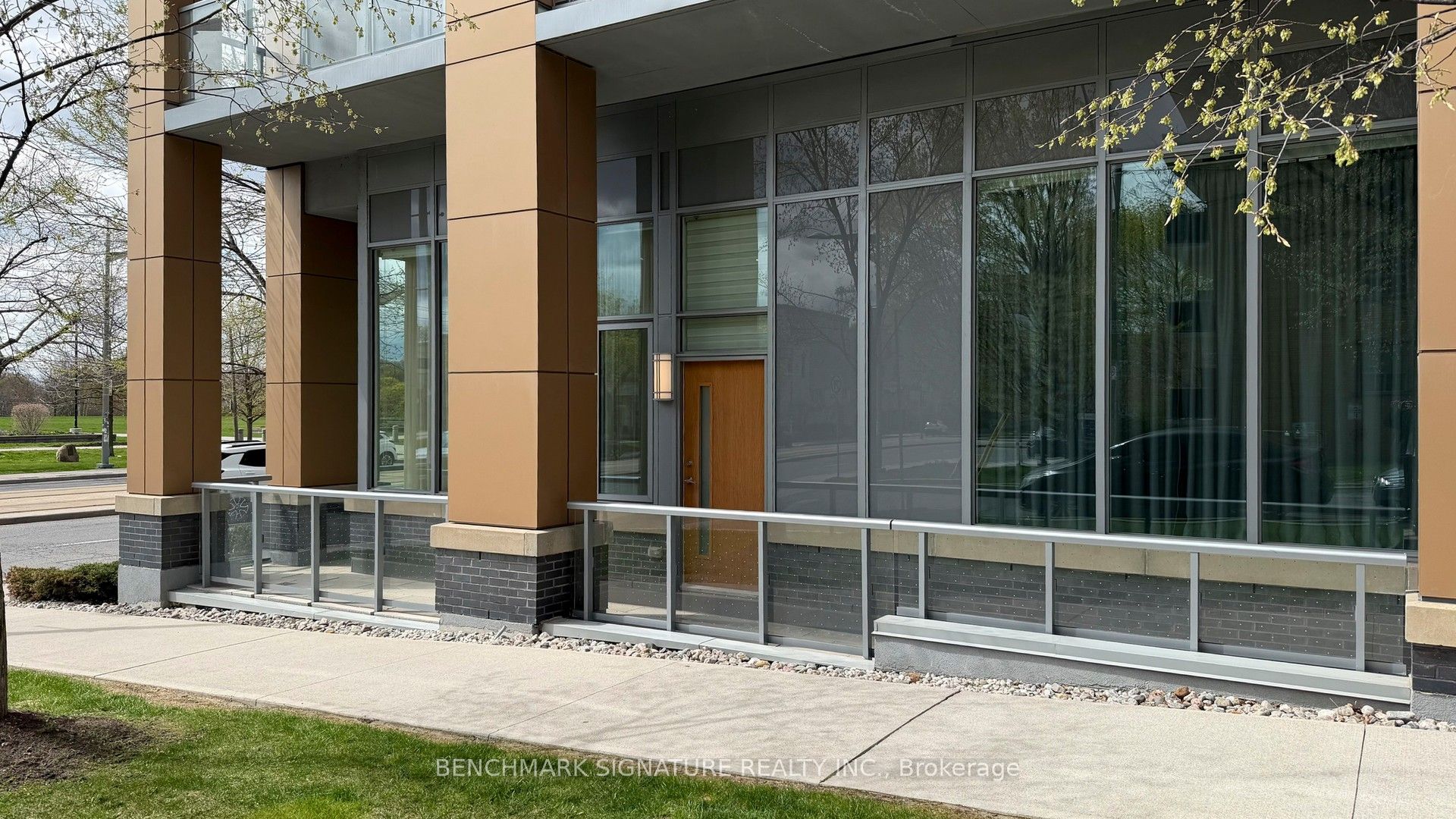 6 Parkwood Avenue Th106, Toronto, ON M4V 0A3 photo 5