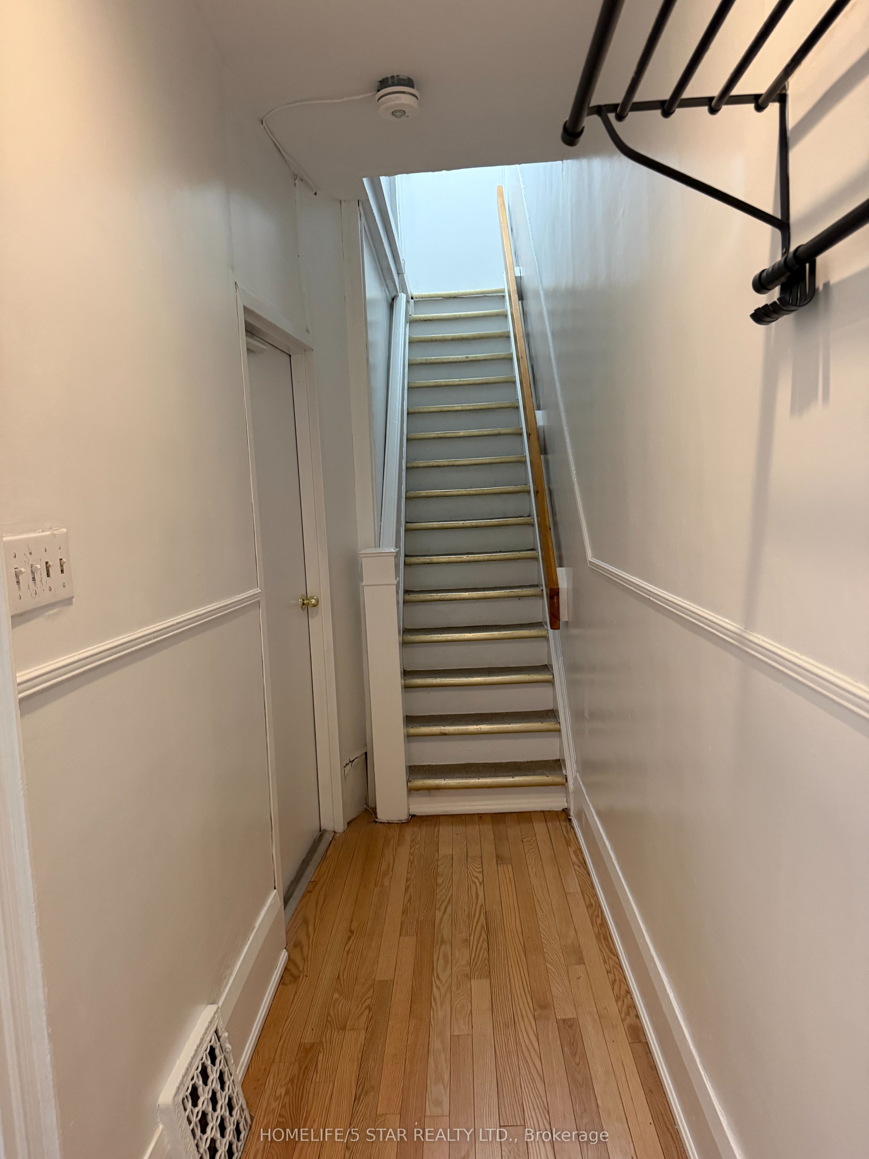 743 Euclid Avenue Apt 2, Toronto, ON M6G 2V1 photo 2