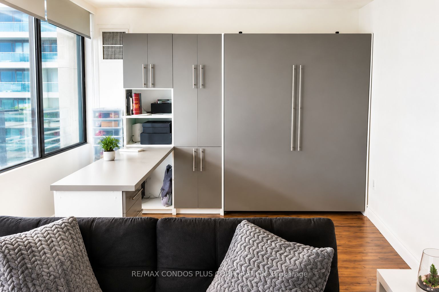 720 Spadina Avenue 1011, Toronto, ON M5S 2T9 photo 4
