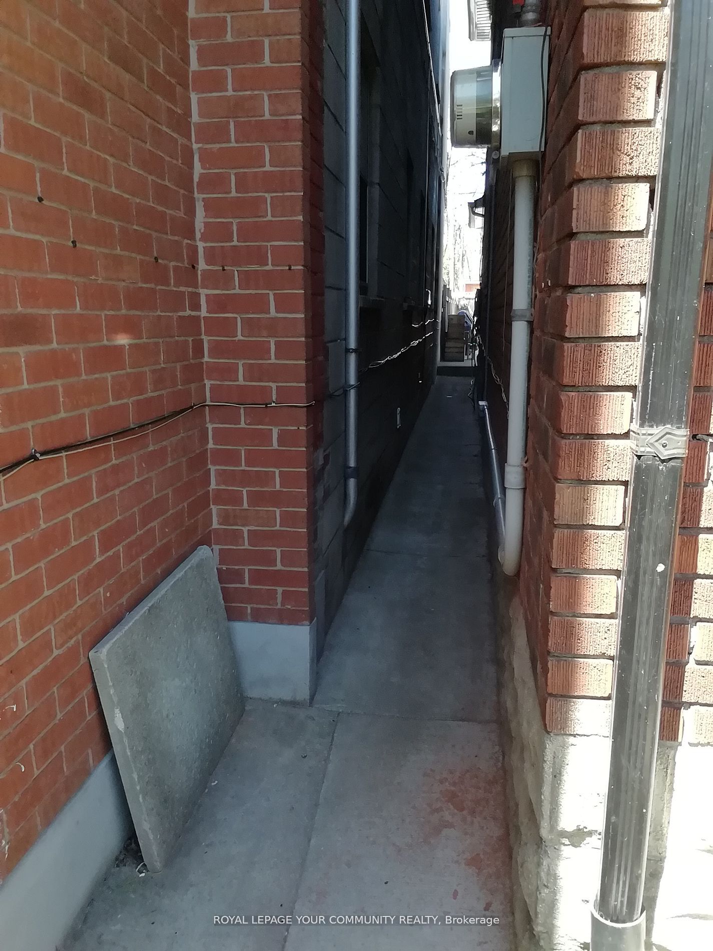 10 Ulster Street Lower, Toronto, ON M5S 1E2 photo 3